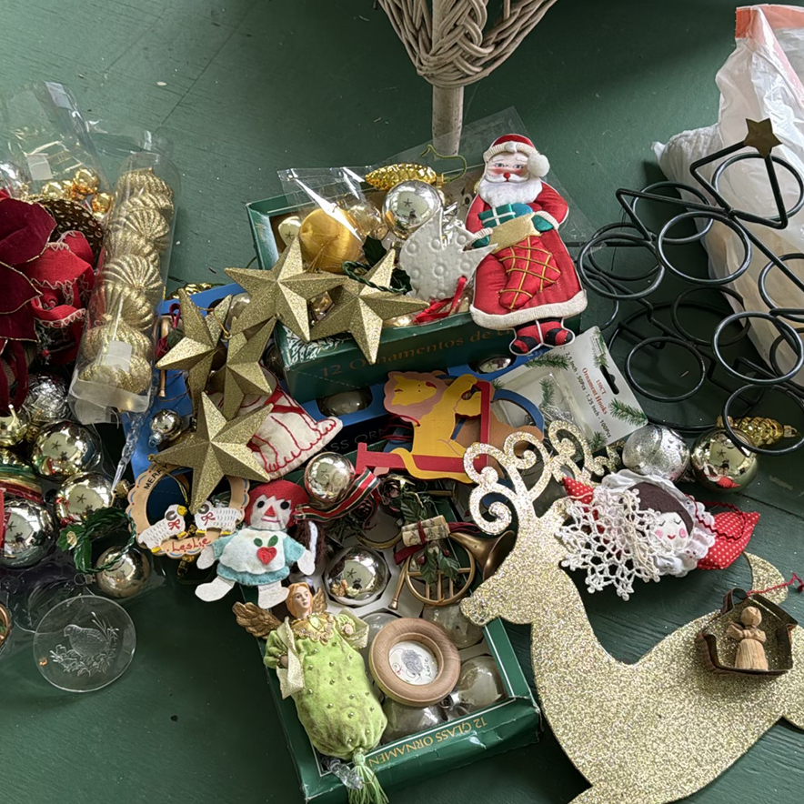 Assorted Lot of Christmas Decor 1 - image 2 of 4