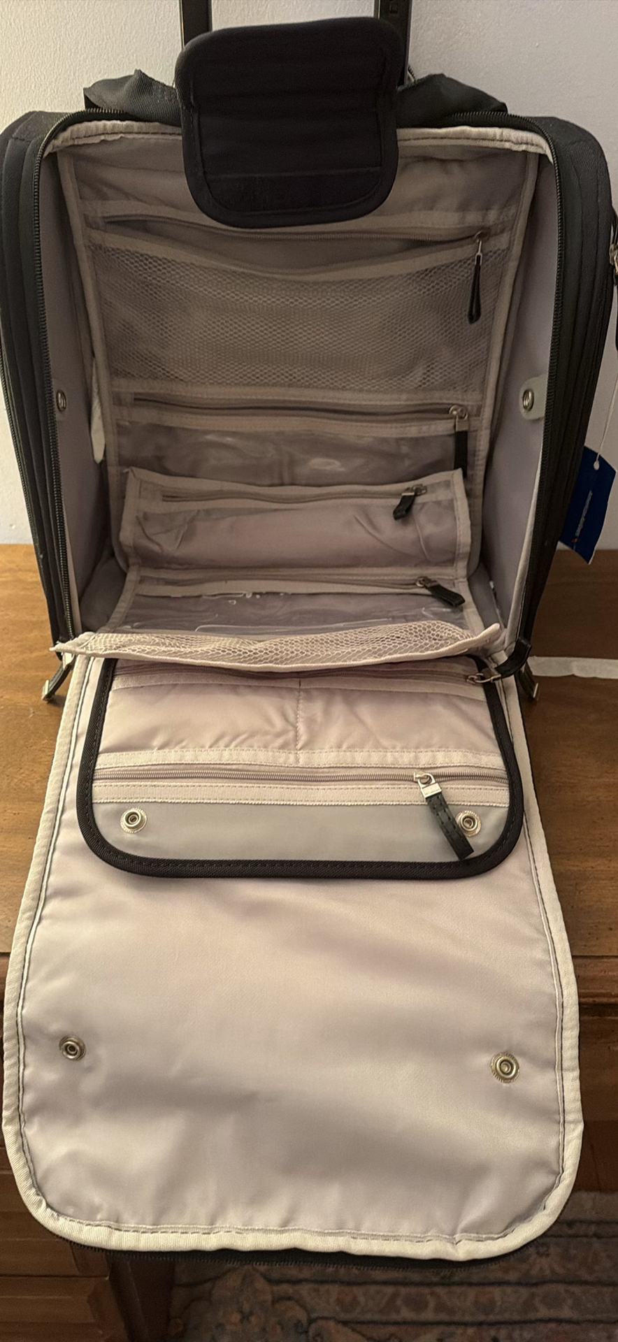 Black Samsonite Small Luggage/Suit Case - image 6 of 7