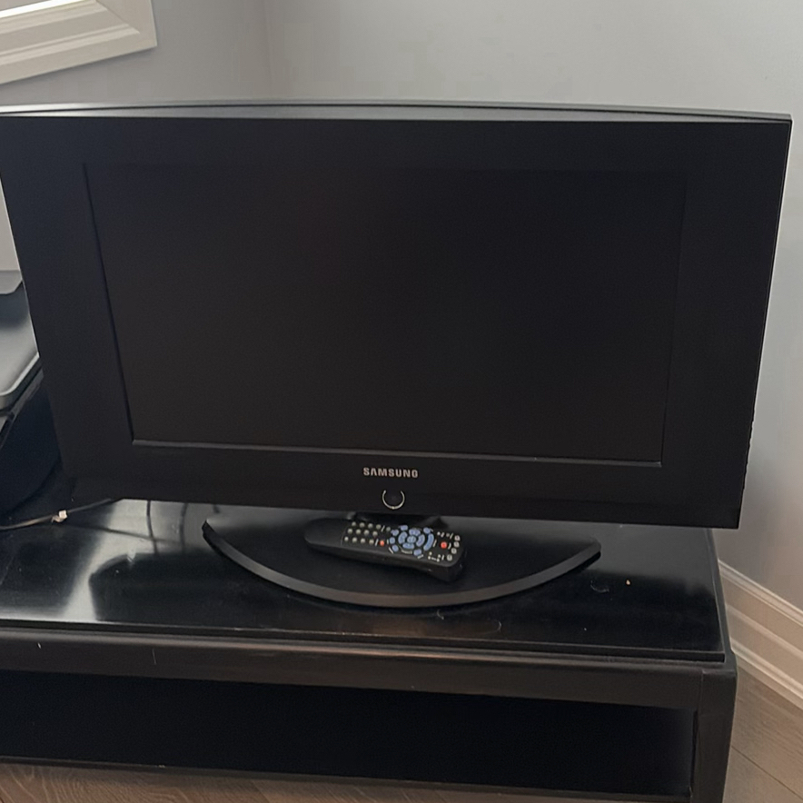 26” Samsung Television with Remote - image 1 of 6