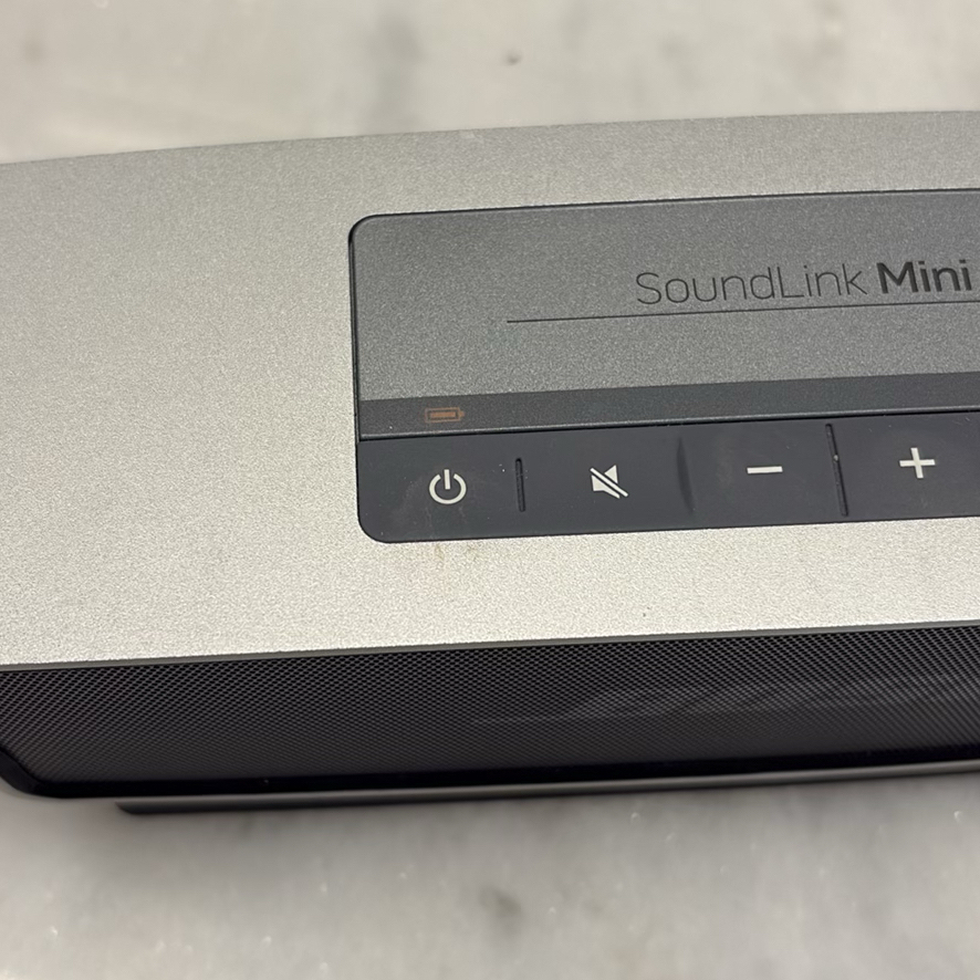 Bose SoundLink Mini Speaker and QuietControl 30 Earbuds Accessories - image 2 of 10
