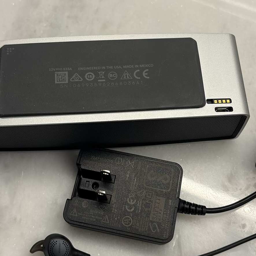 Bose SoundLink Mini Speaker and QuietControl 30 Earbuds Accessories - image 9 of 10