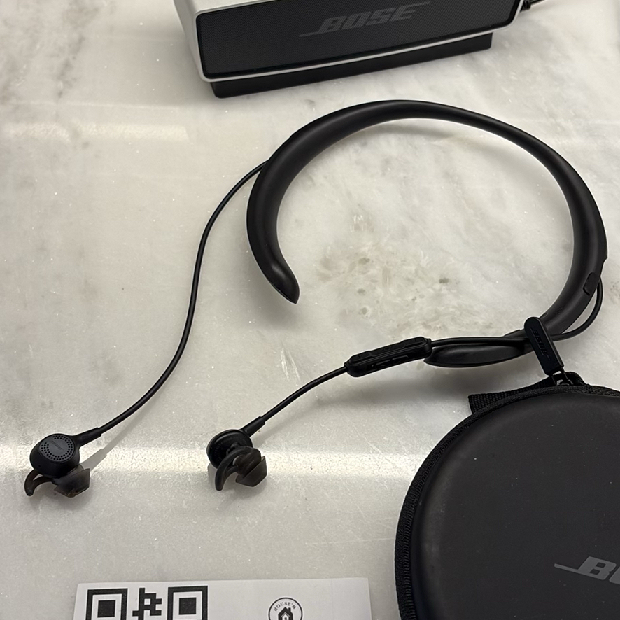Bose SoundLink Mini Speaker and QuietControl 30 Earbuds Accessories - image 6 of 10