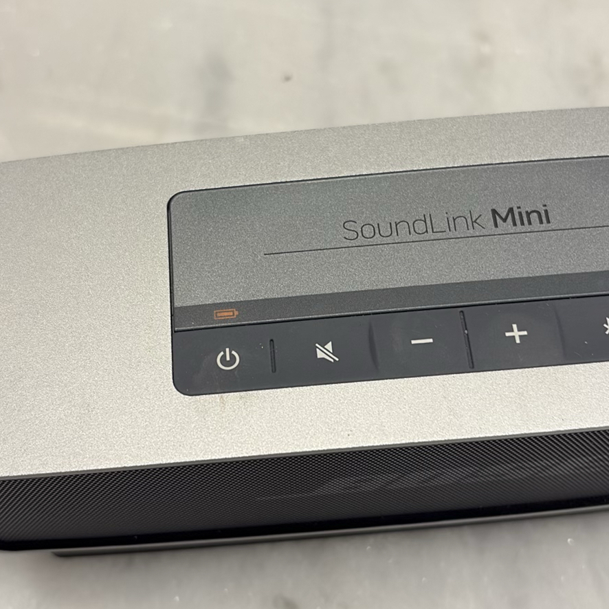 Bose SoundLink Mini Speaker and QuietControl 30 Earbuds Accessories - image 3 of 10