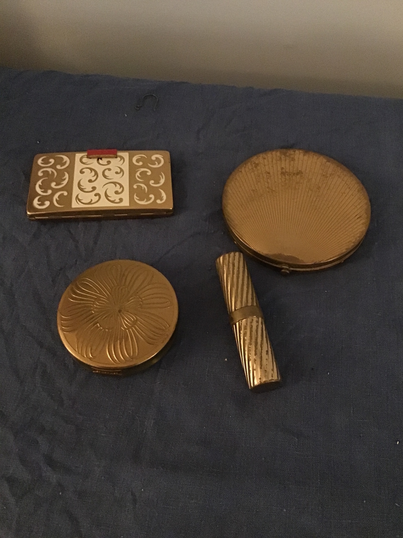 Gold-toned vintage makeup compacts and vanity case - image 1 of 2
