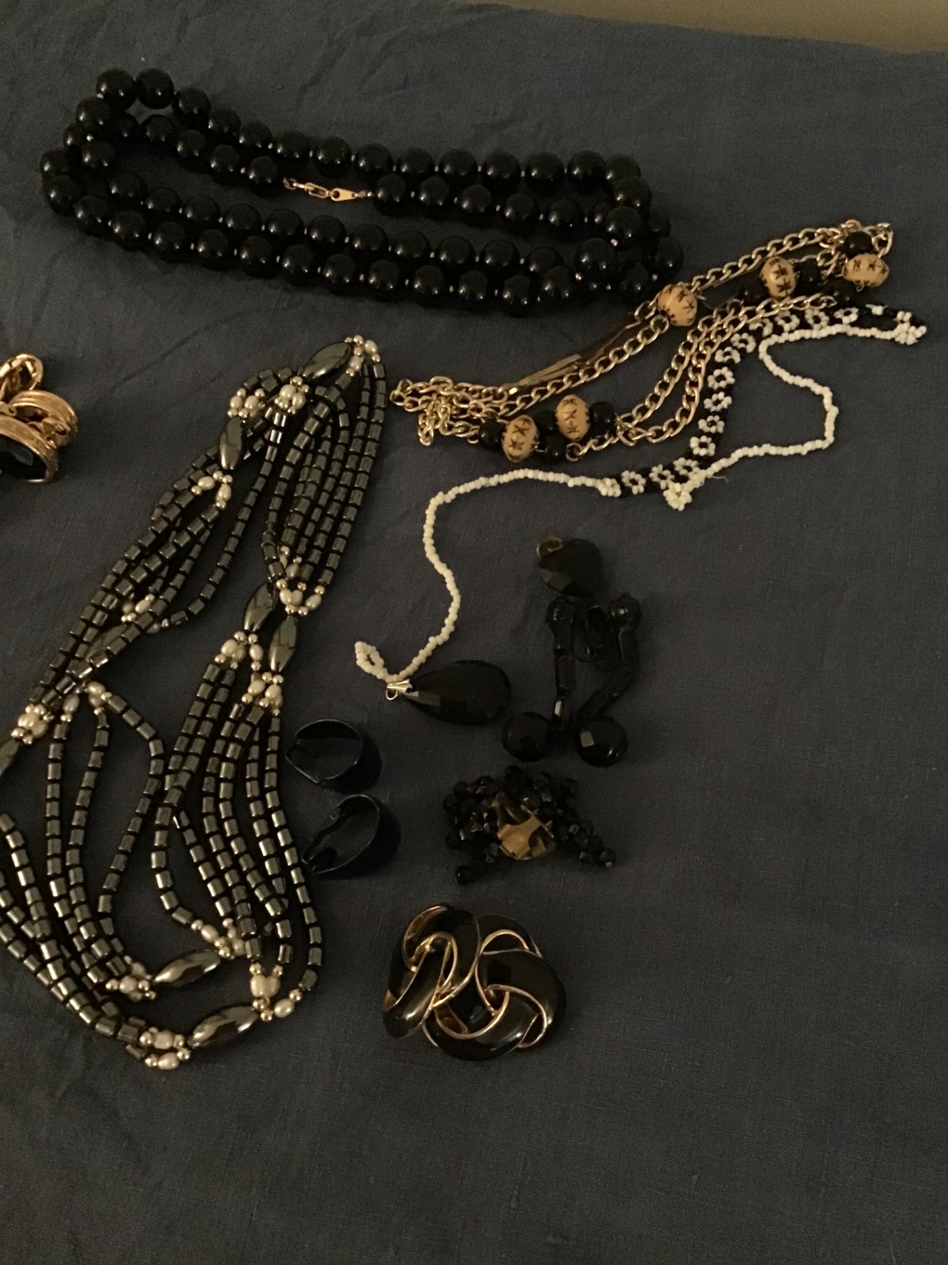 Assorted black and gold jewelry set (necklaces, earrings, rings, bracelets) - image 3 of 3