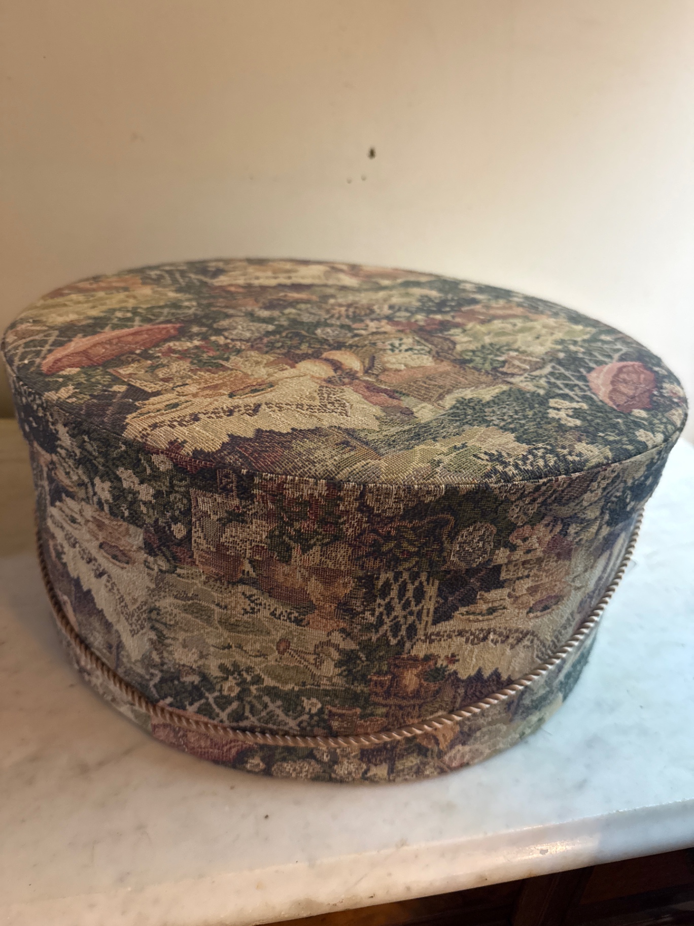 Round tapestry hatbox with blue and yellow hats - image 4 of 4