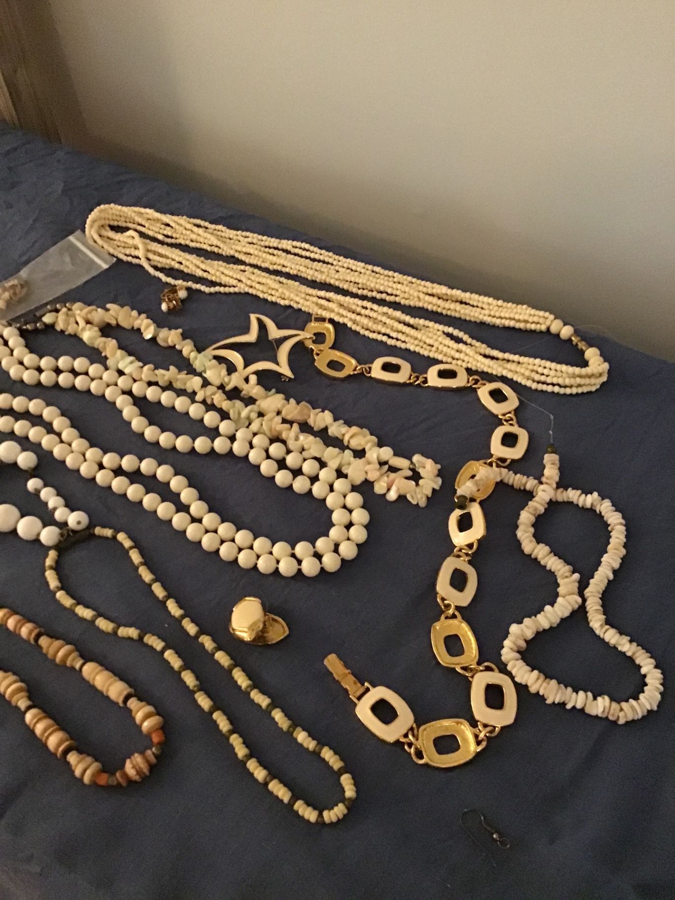 Assorted white bead necklaces, earrings - image 3 of 3