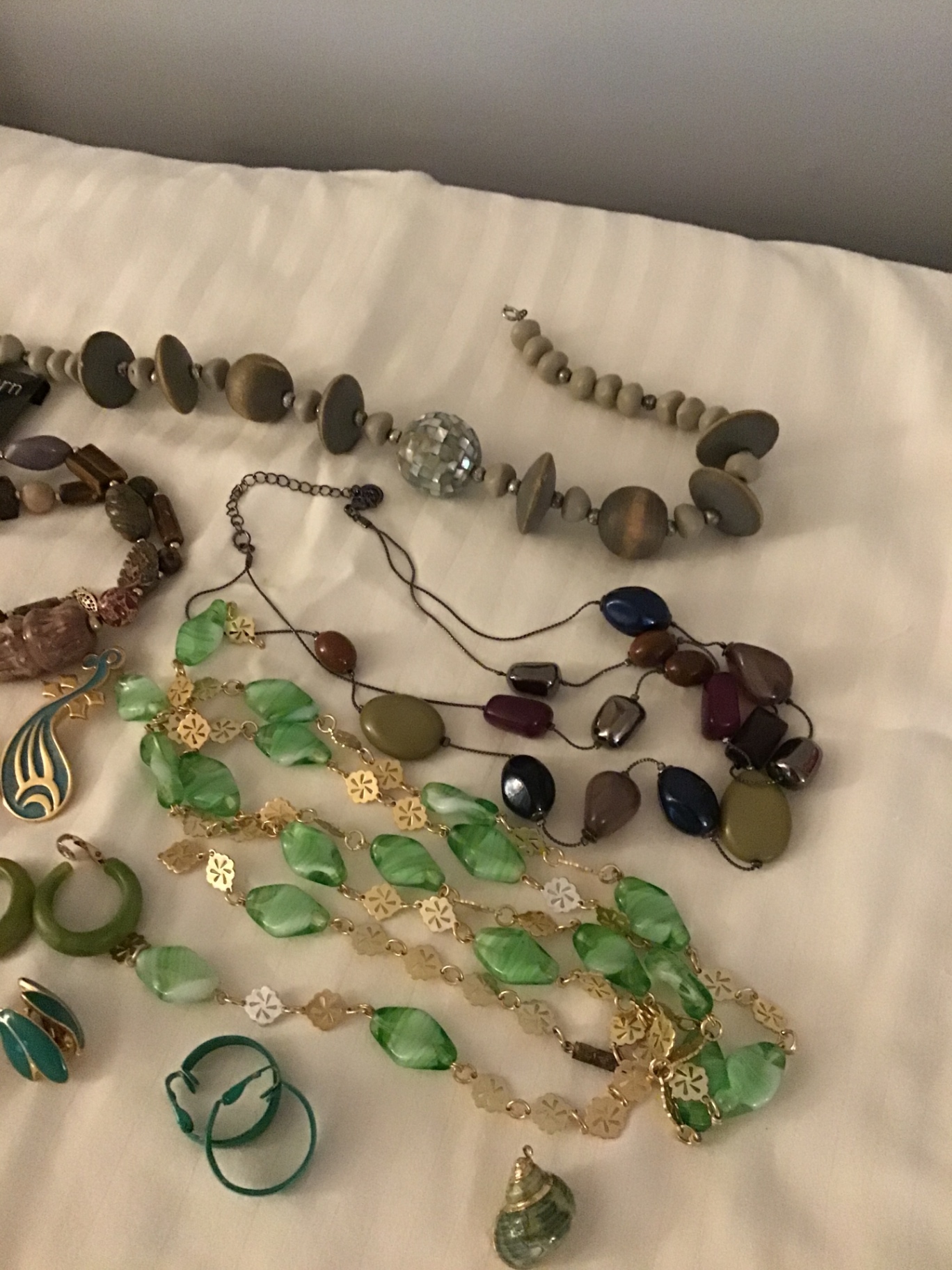 Assorted jewelry: necklaces, bracelets, earrings, and rings - image 3 of 3
