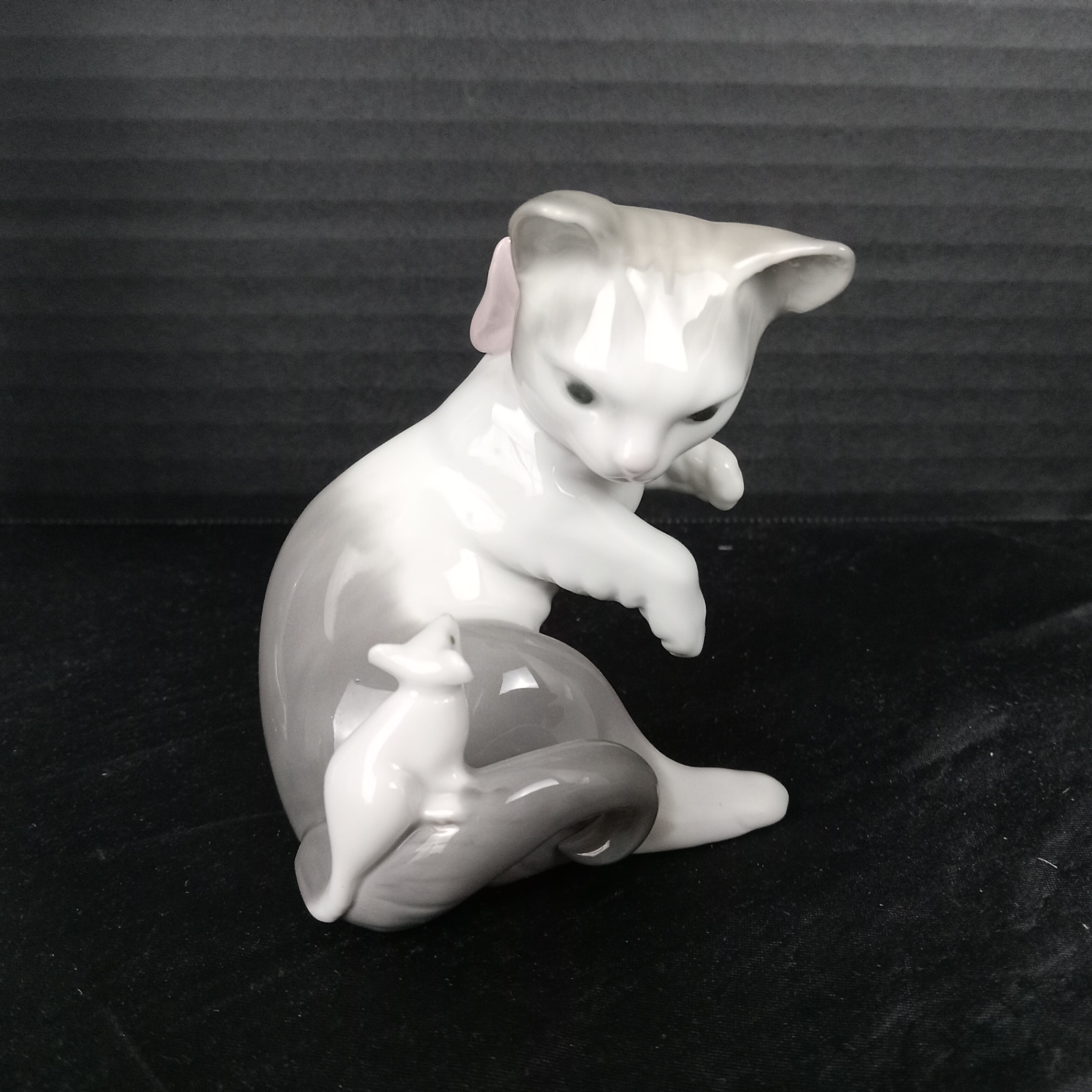 Lladro Girl w/Cat & Playful Kitten Figurines - image 2 of 12