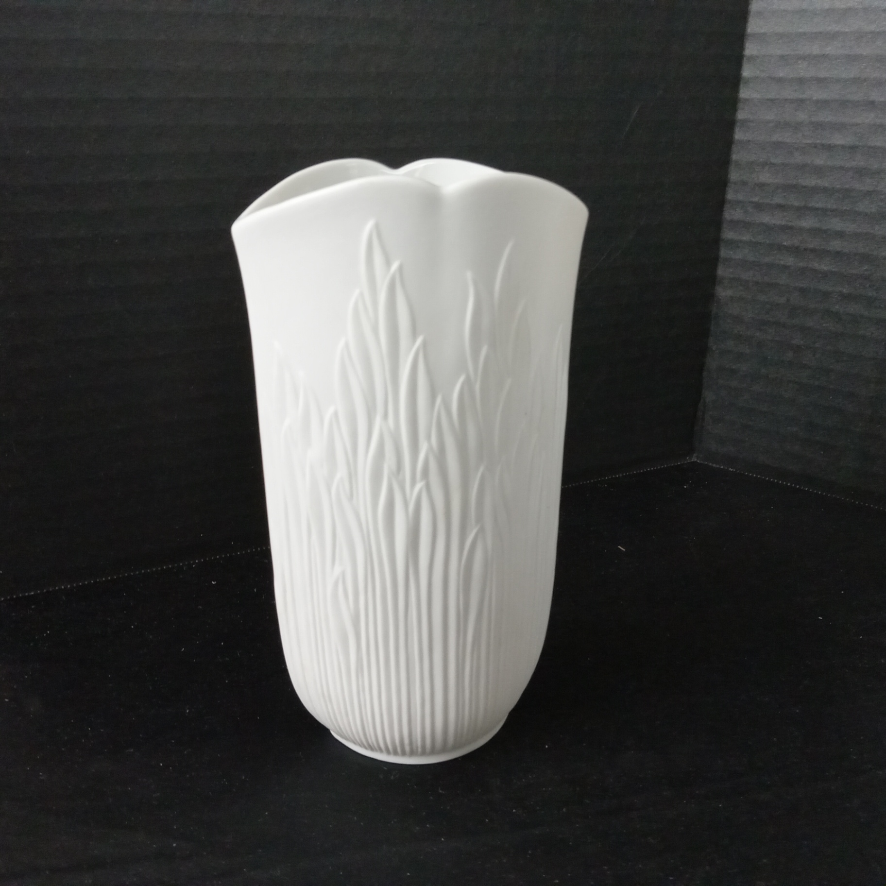 Kaiser Porzellan Vases - image 5 of 16