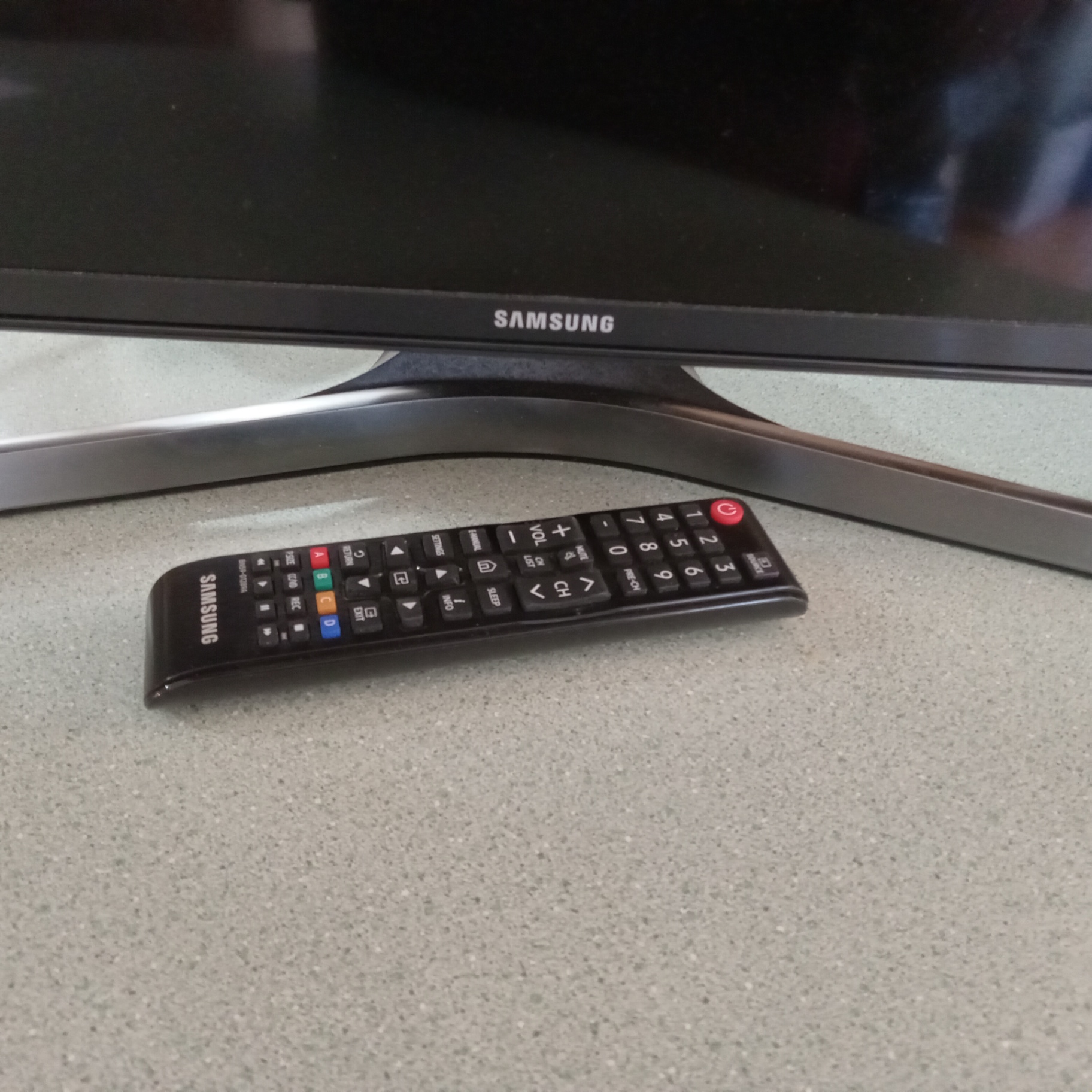Samsung 40-inch 4K UHD Smart LED TV - image 4 of 5