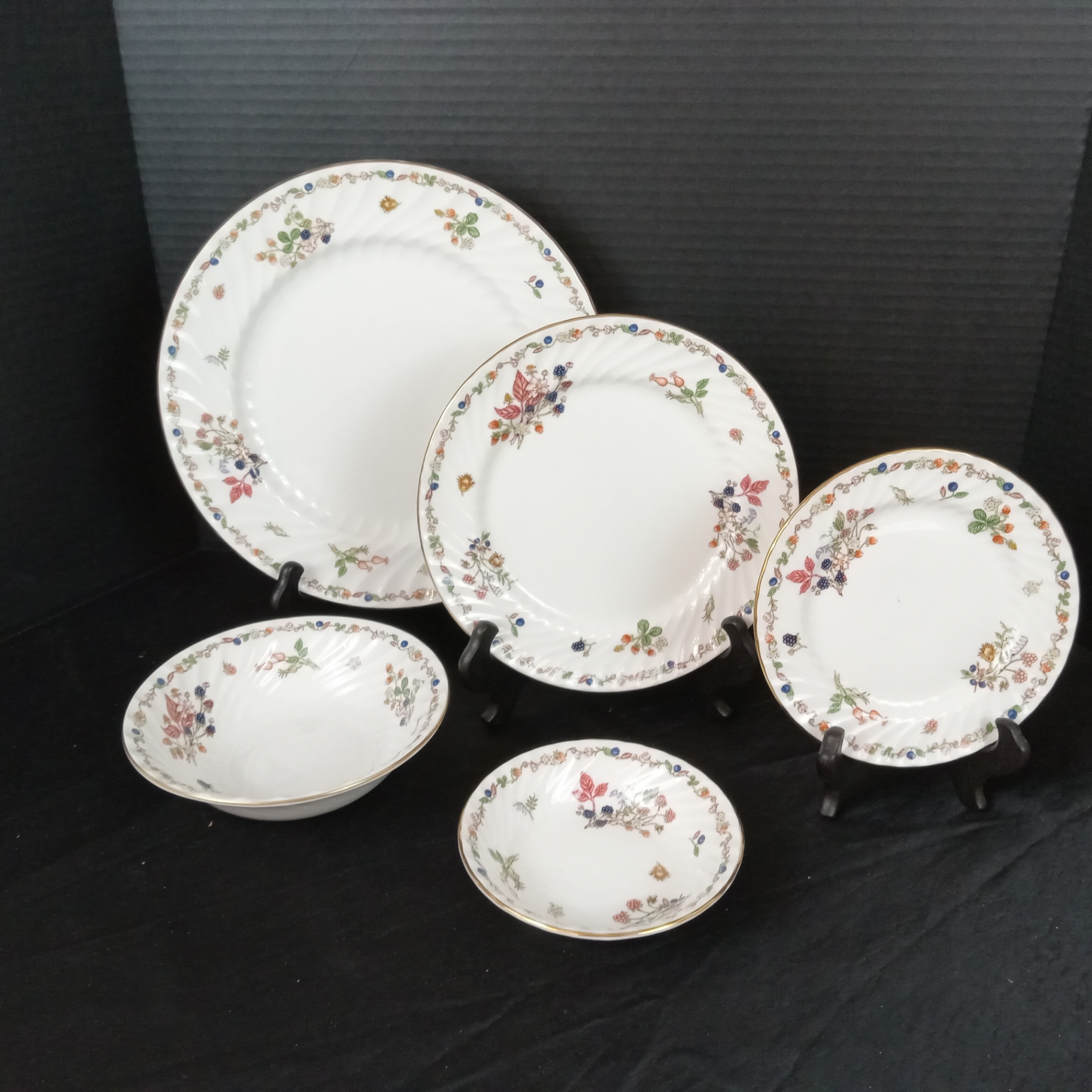 Aynsley China Somerset Blackberry Dinnerware - image 1 of 4