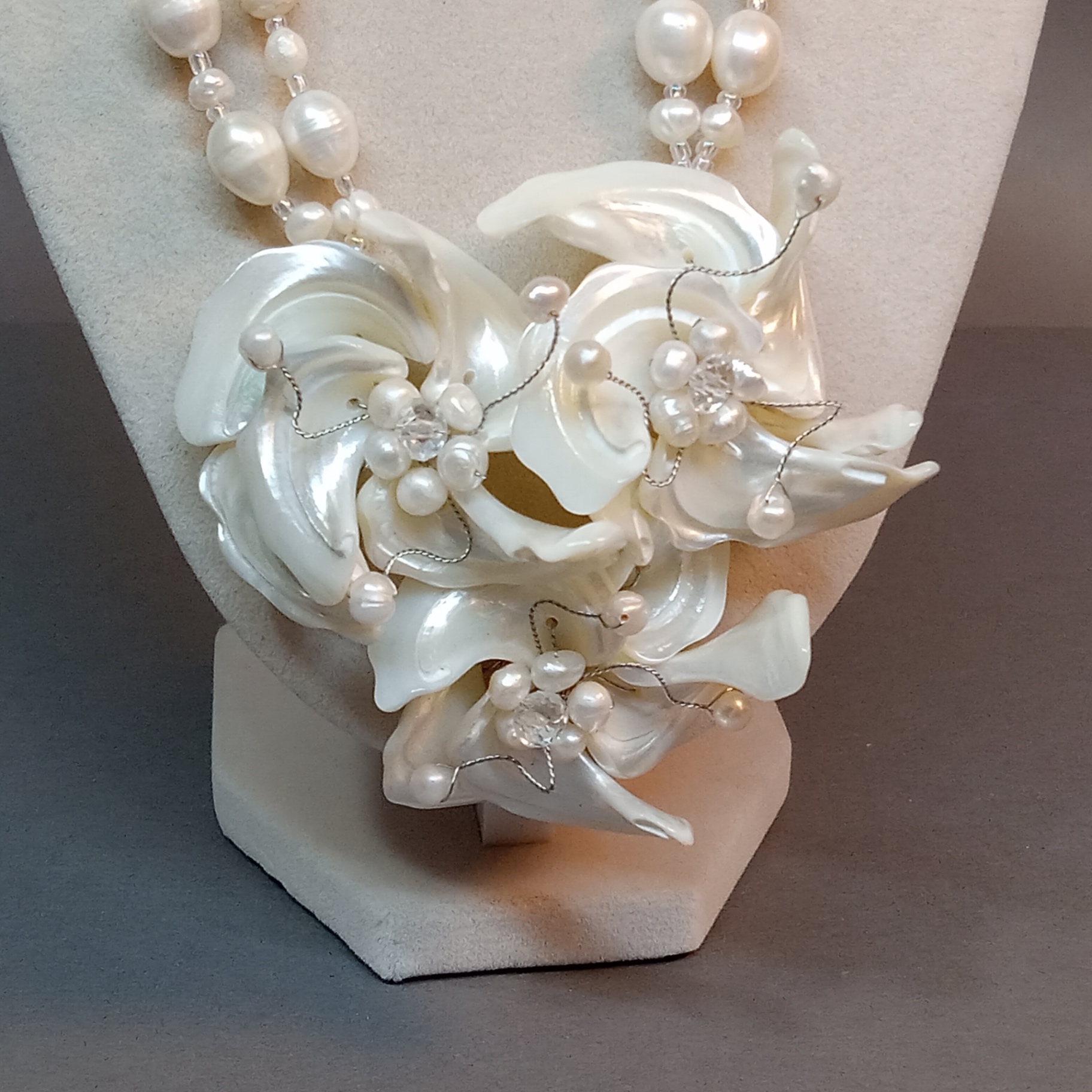 Hand Beaded Floral Jewelry - Pearls & Shells - image 11 of 16