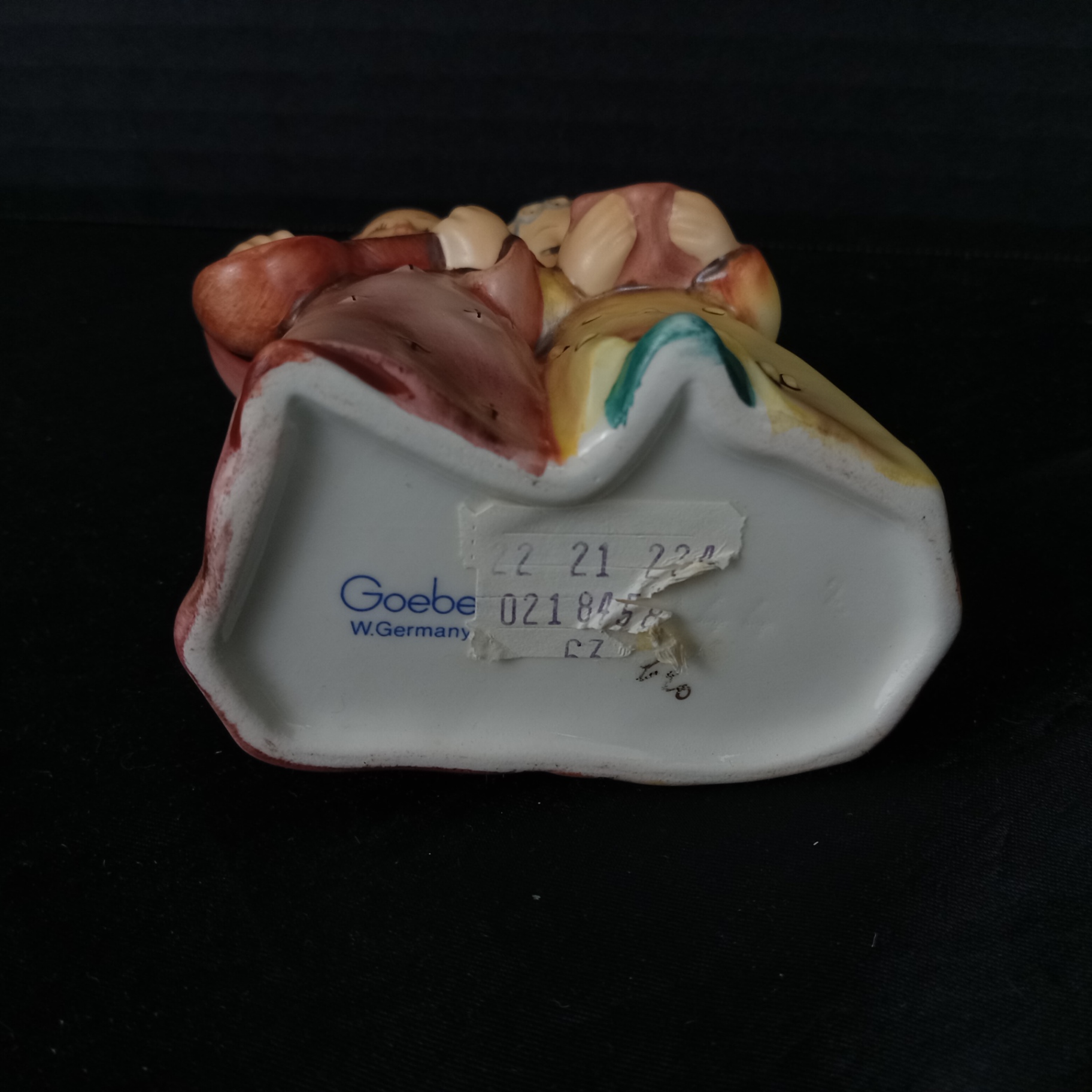 Hummel Figurines - image 15 of 16