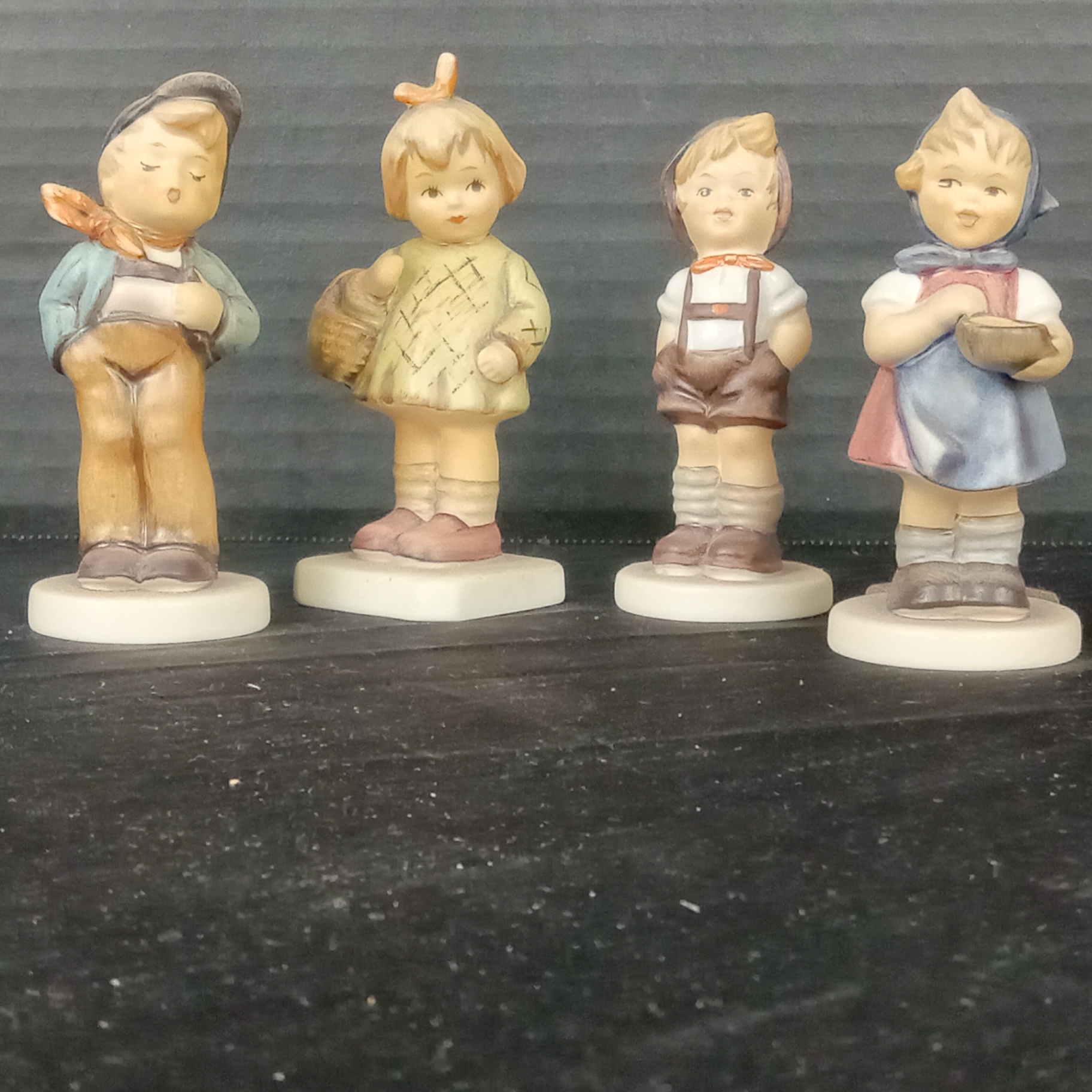 Hummel Figurines - image 9 of 14