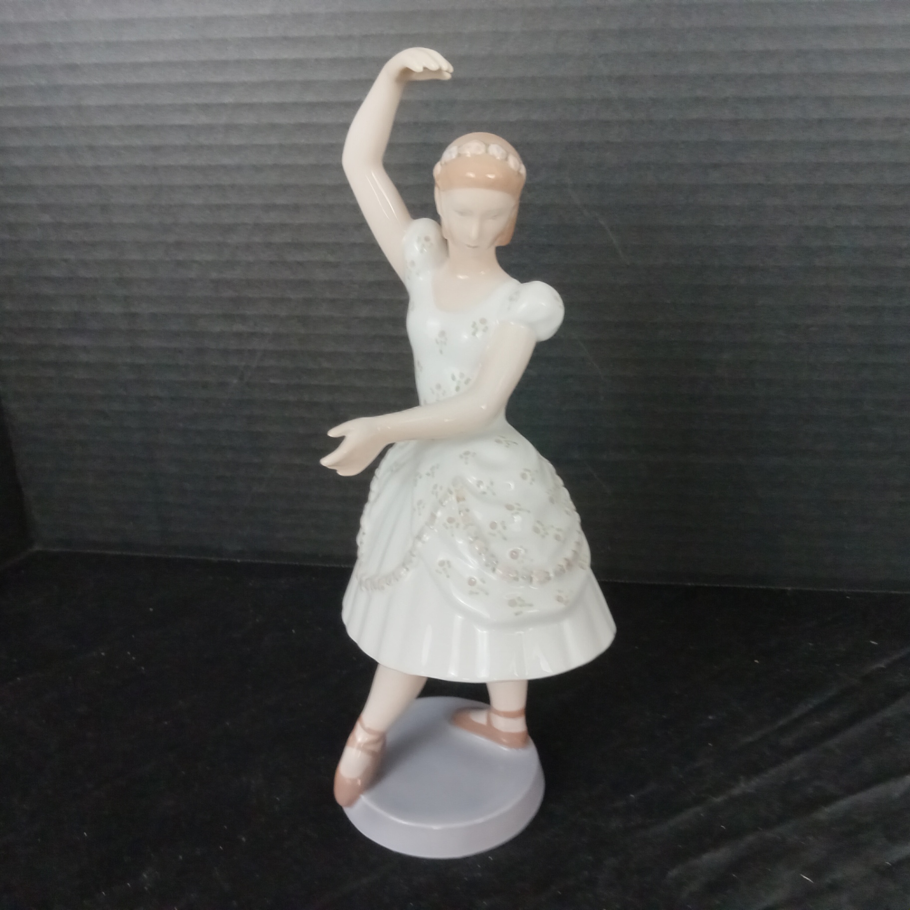 Vintage B & G Figurines - image 6 of 9