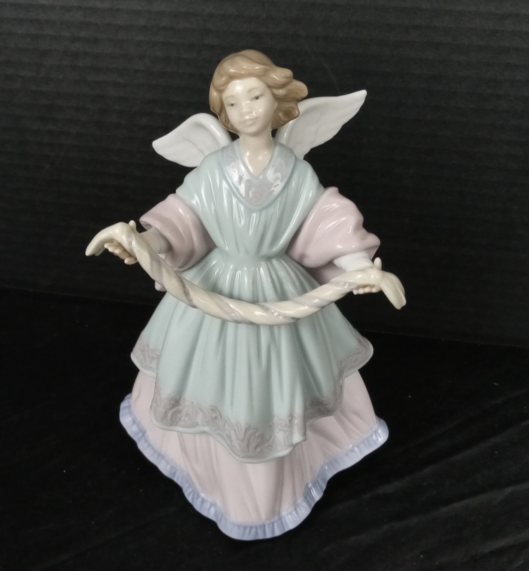 Lladro Angel w/Garland Figurine - image 1 of 6
