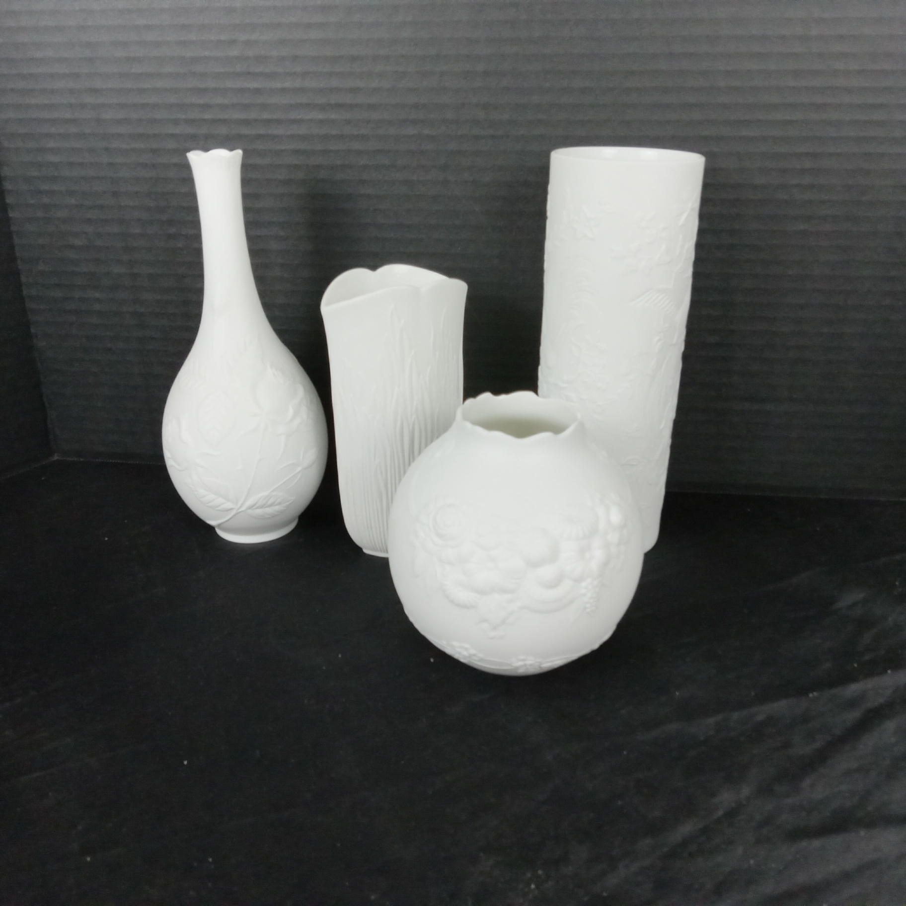 Kaiser Porzellan Vases - image 1 of 16