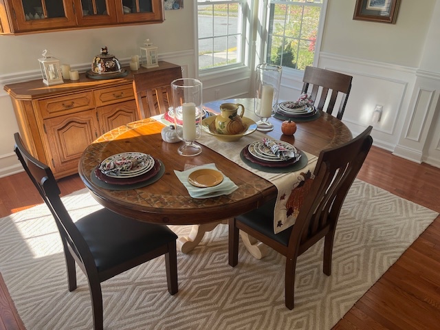 Country Style Dining Table & Chairs - image 1 of 4
