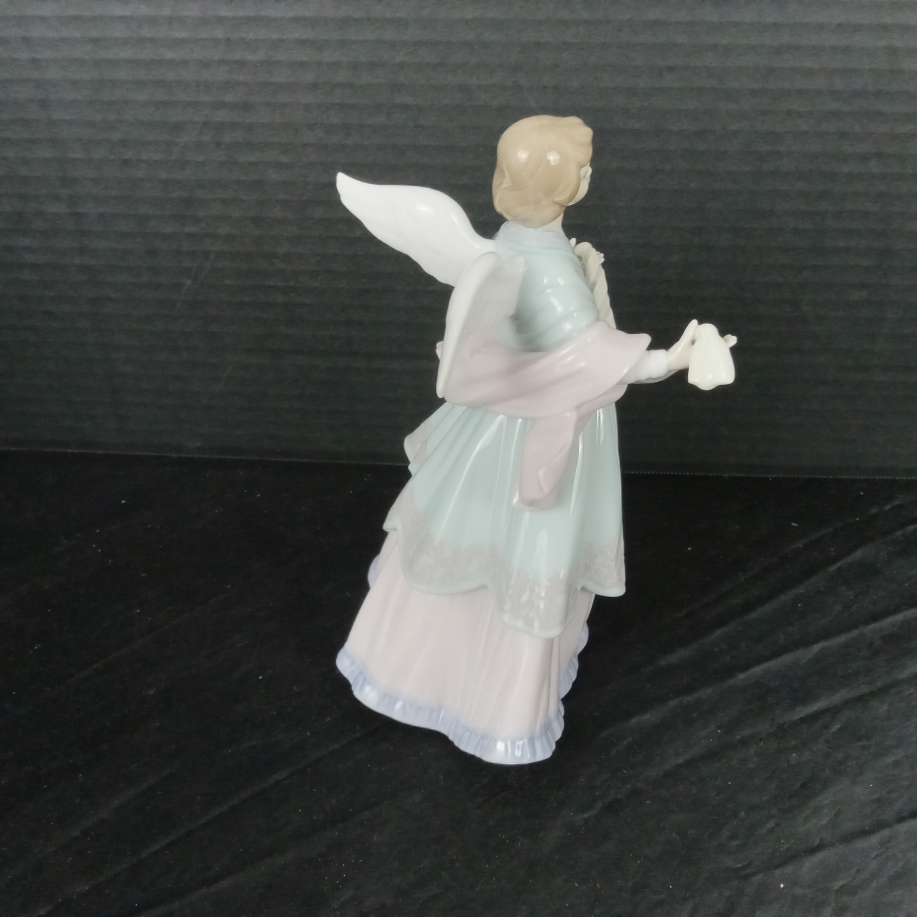 Lladro Angel w/Garland Figurine - image 3 of 6