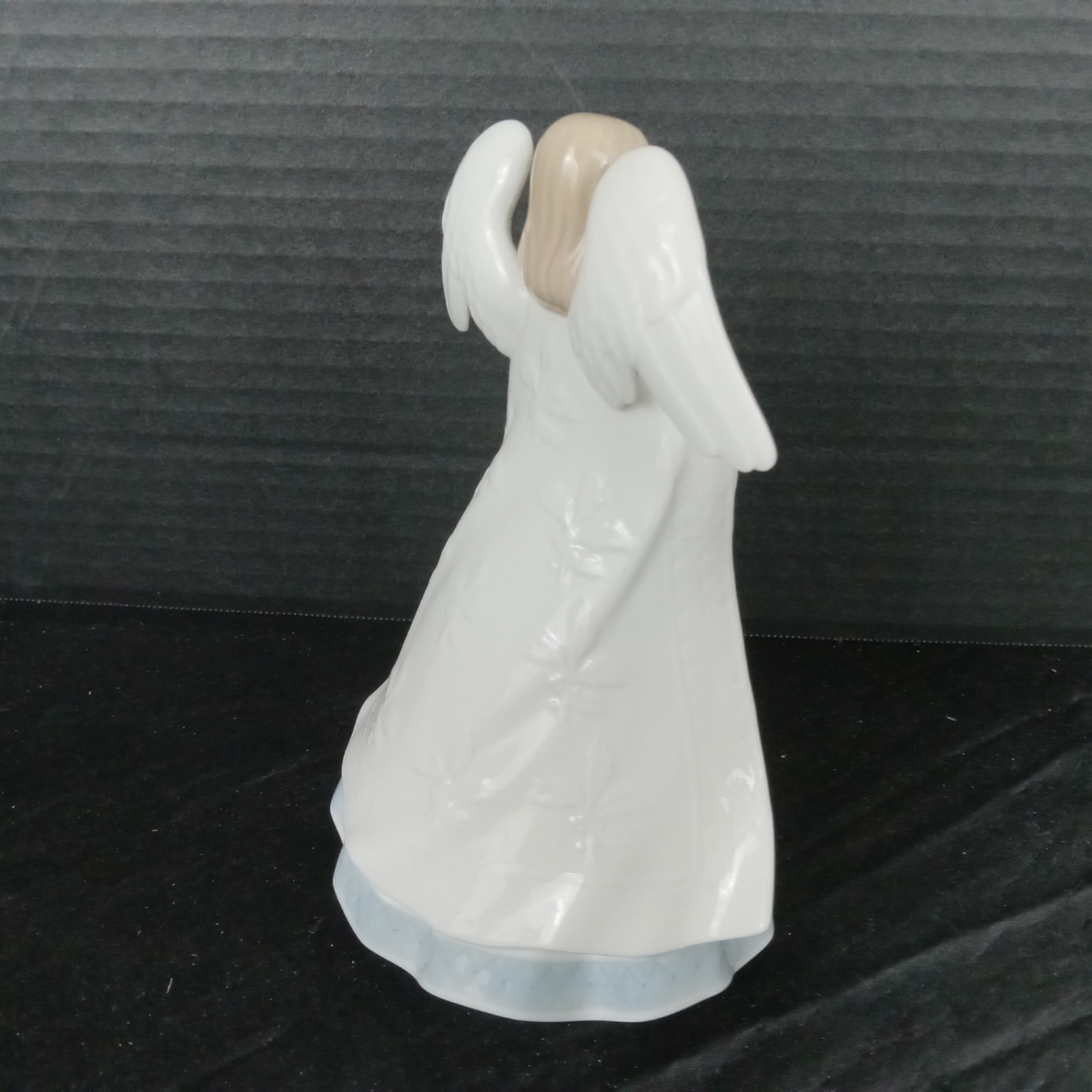 Lladro Angel w/Mandolin Figurine - image 3 of 6