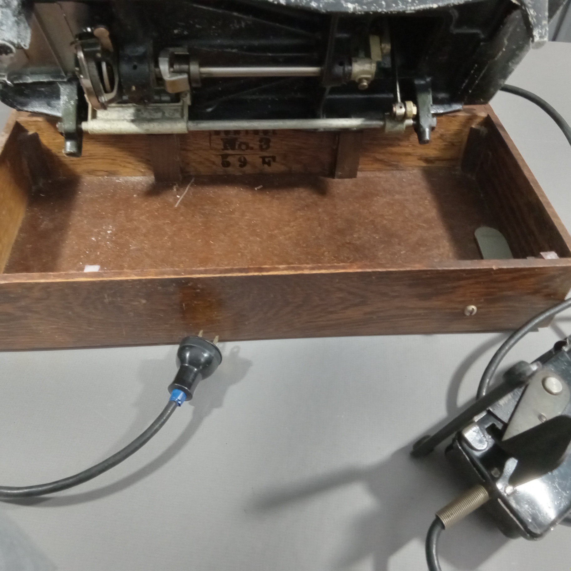 Vintage White Rotary Sewing Machine - image 10 of 16