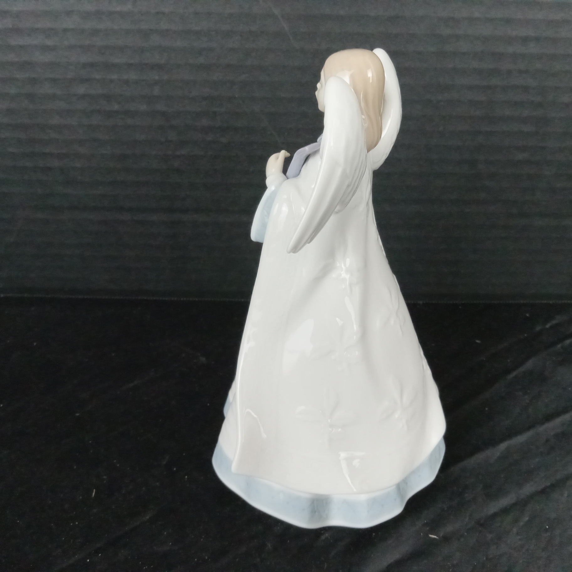 Lladro Angel w/Mandolin Figurine - image 4 of 6