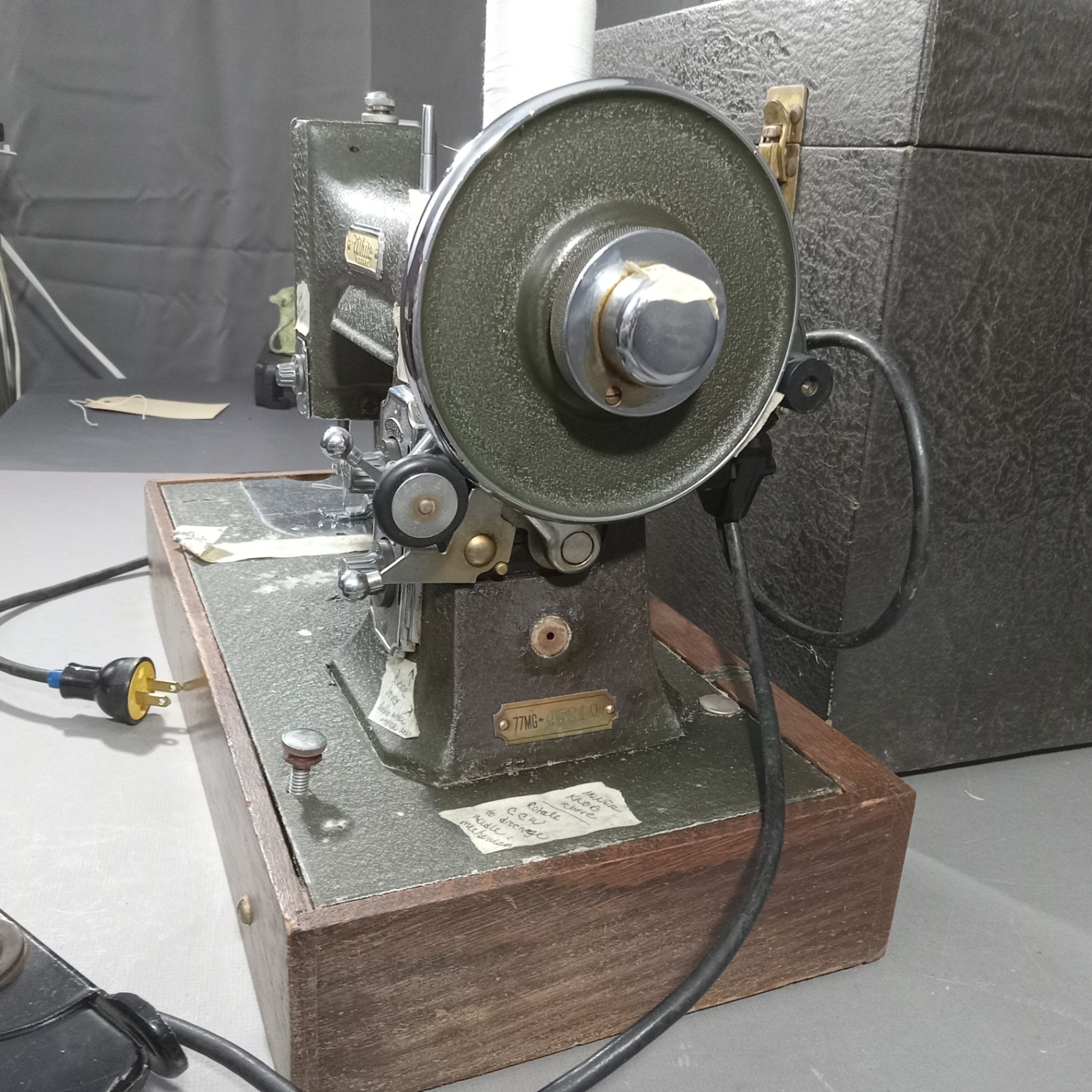 Vintage White Rotary Sewing Machine - image 6 of 16
