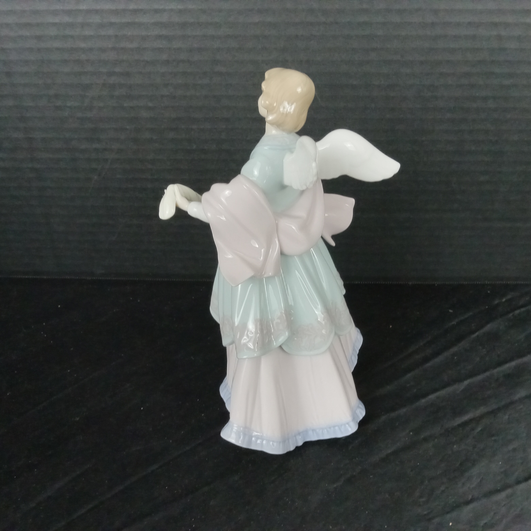 Lladro Angel w/Garland Figurine - image 4 of 6