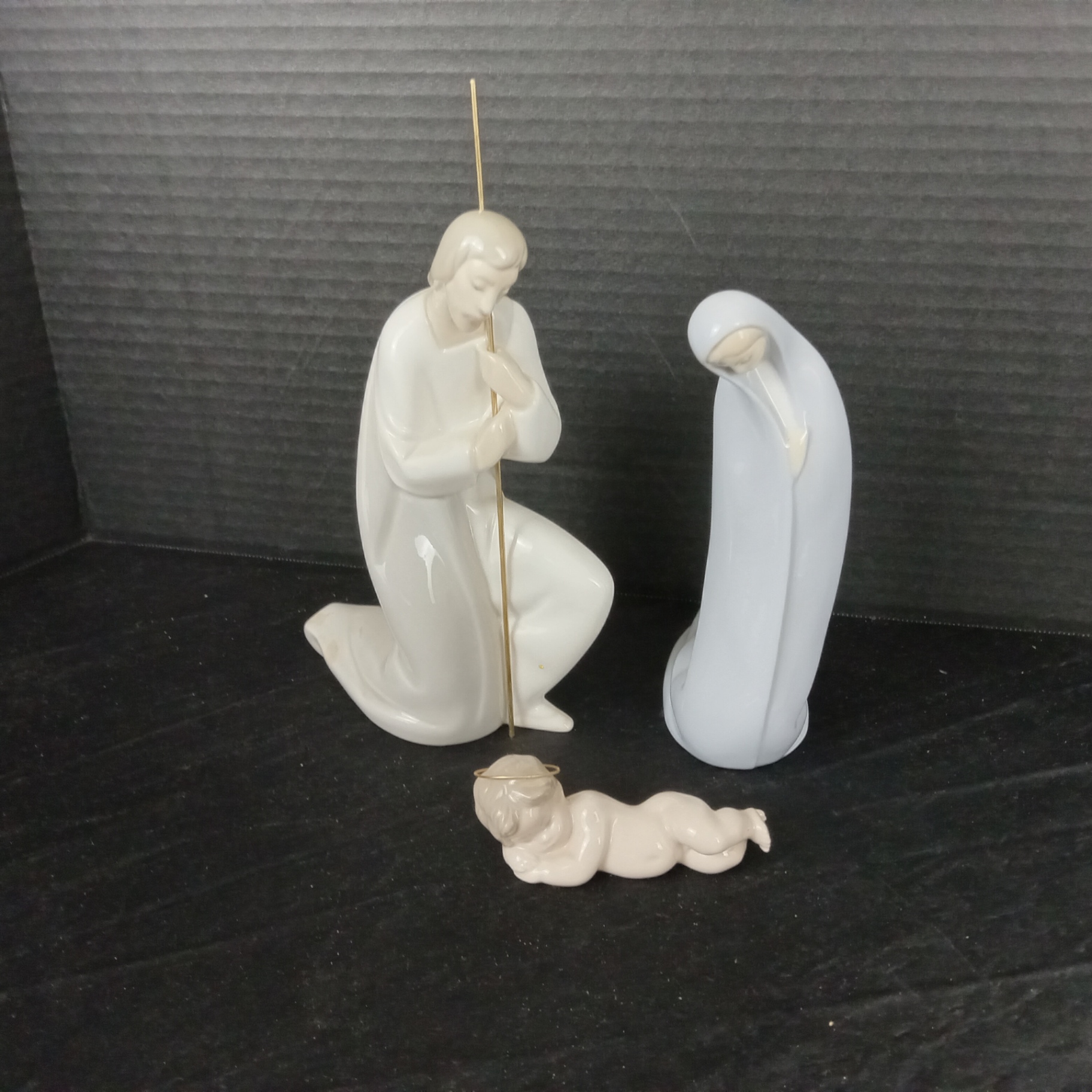 Lladro Nativity Figurines - image 1 of 12