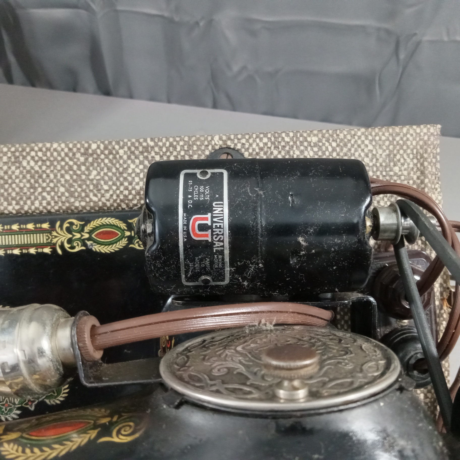 Antique Singer Sewing Machine - image 10 of 15