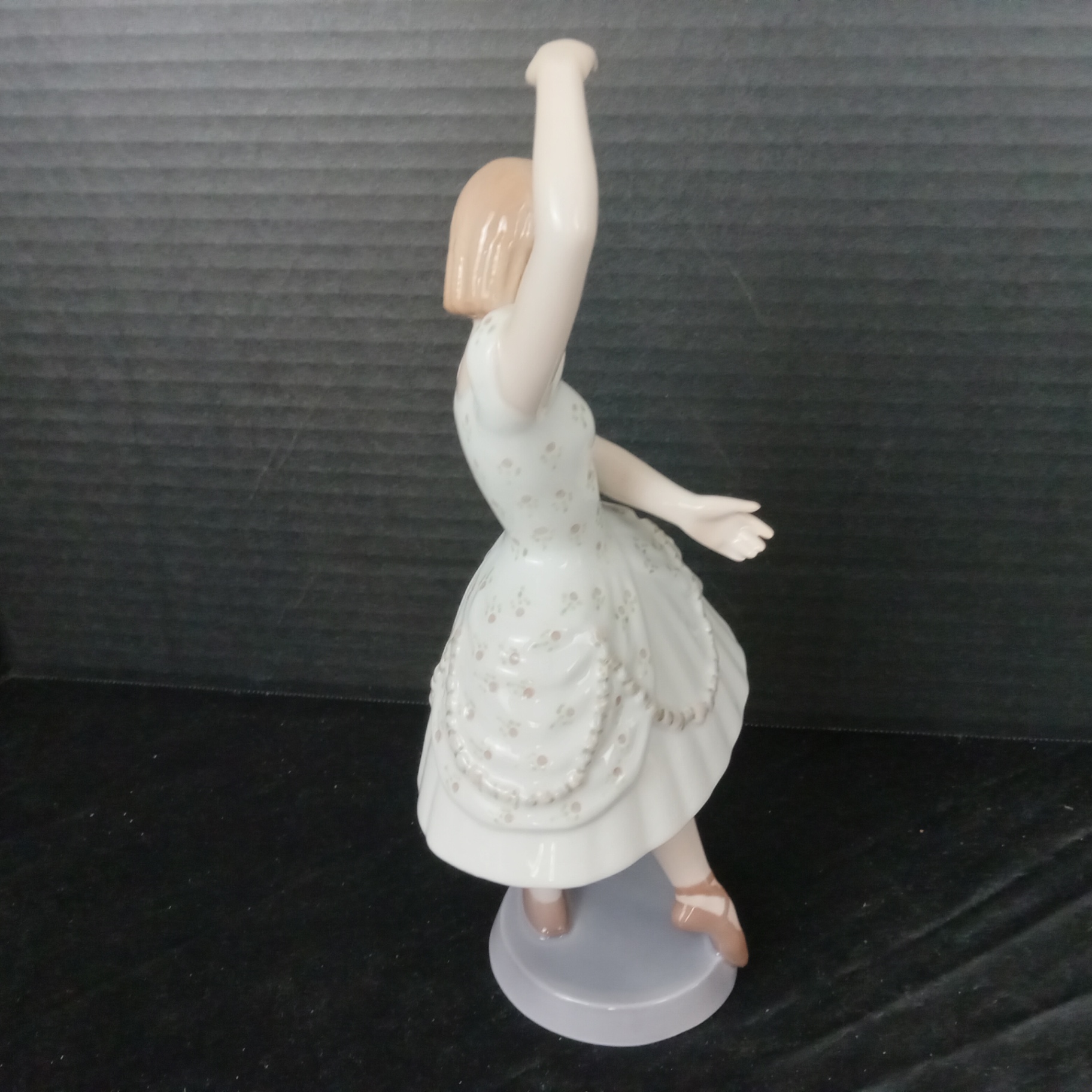 Vintage B & G Figurines - image 7 of 9