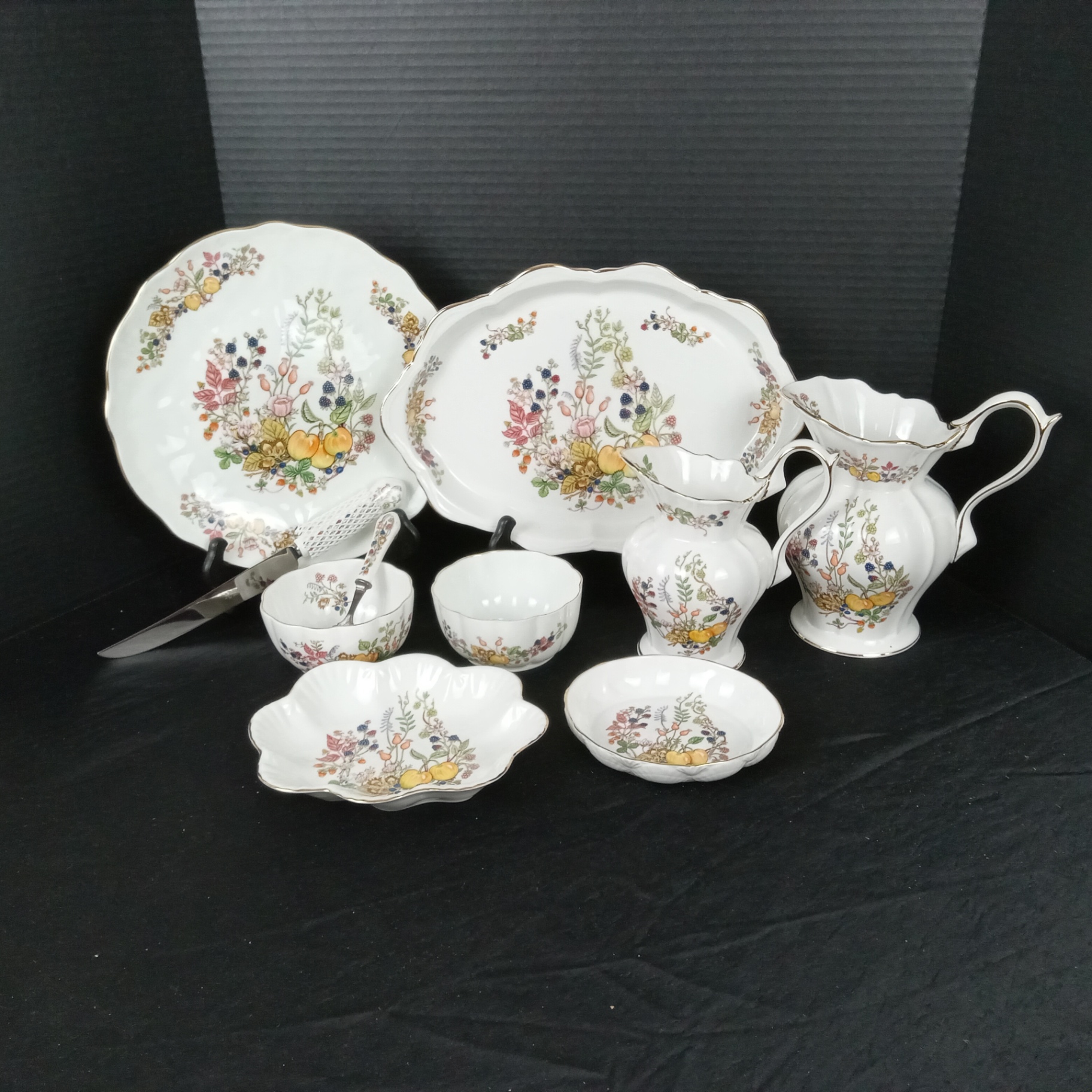 Aynsley China Somerset Hostess Pieces - image 1 of 17