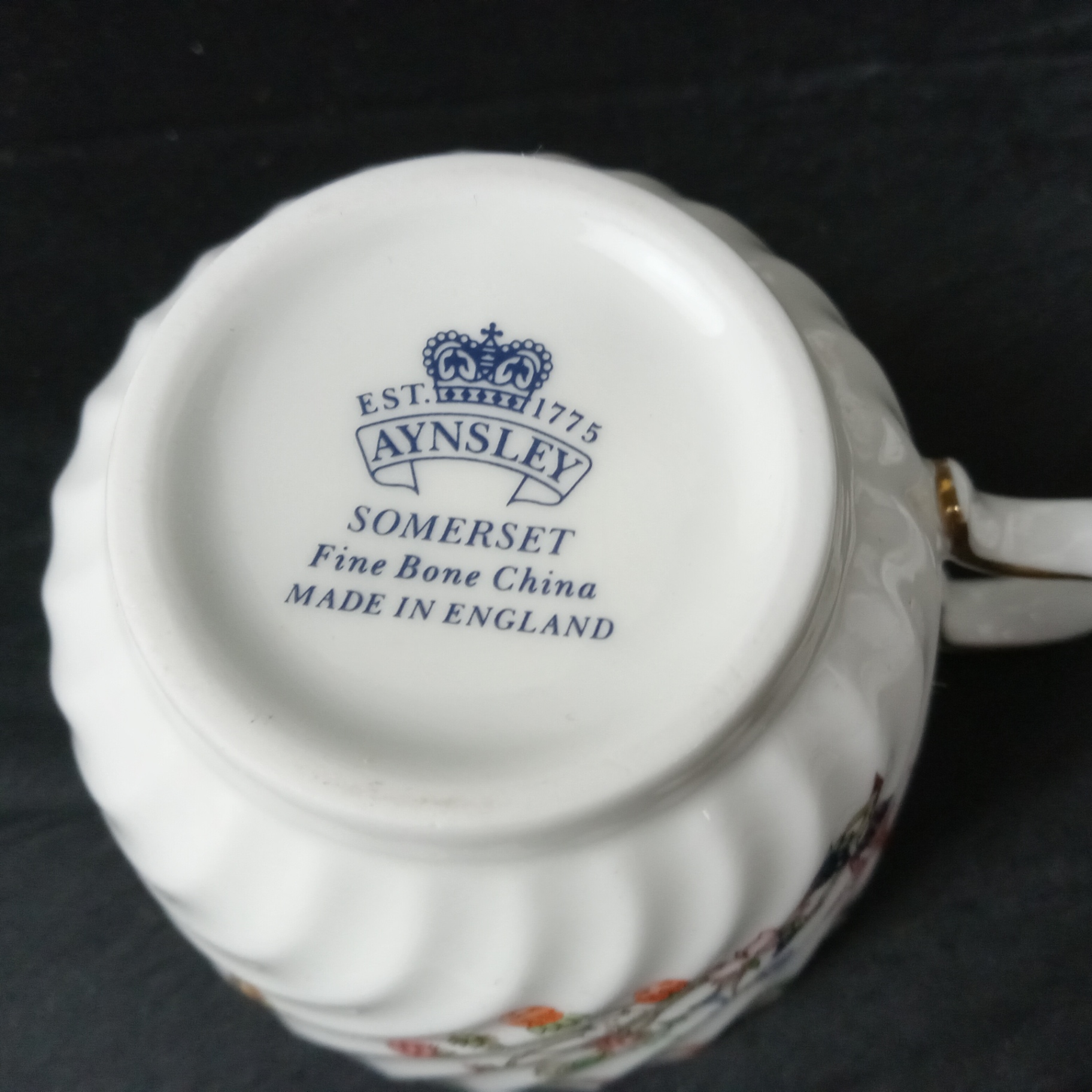 Aynsley China Somerset Blackberry Teacups / Saucers - image 4 of 6