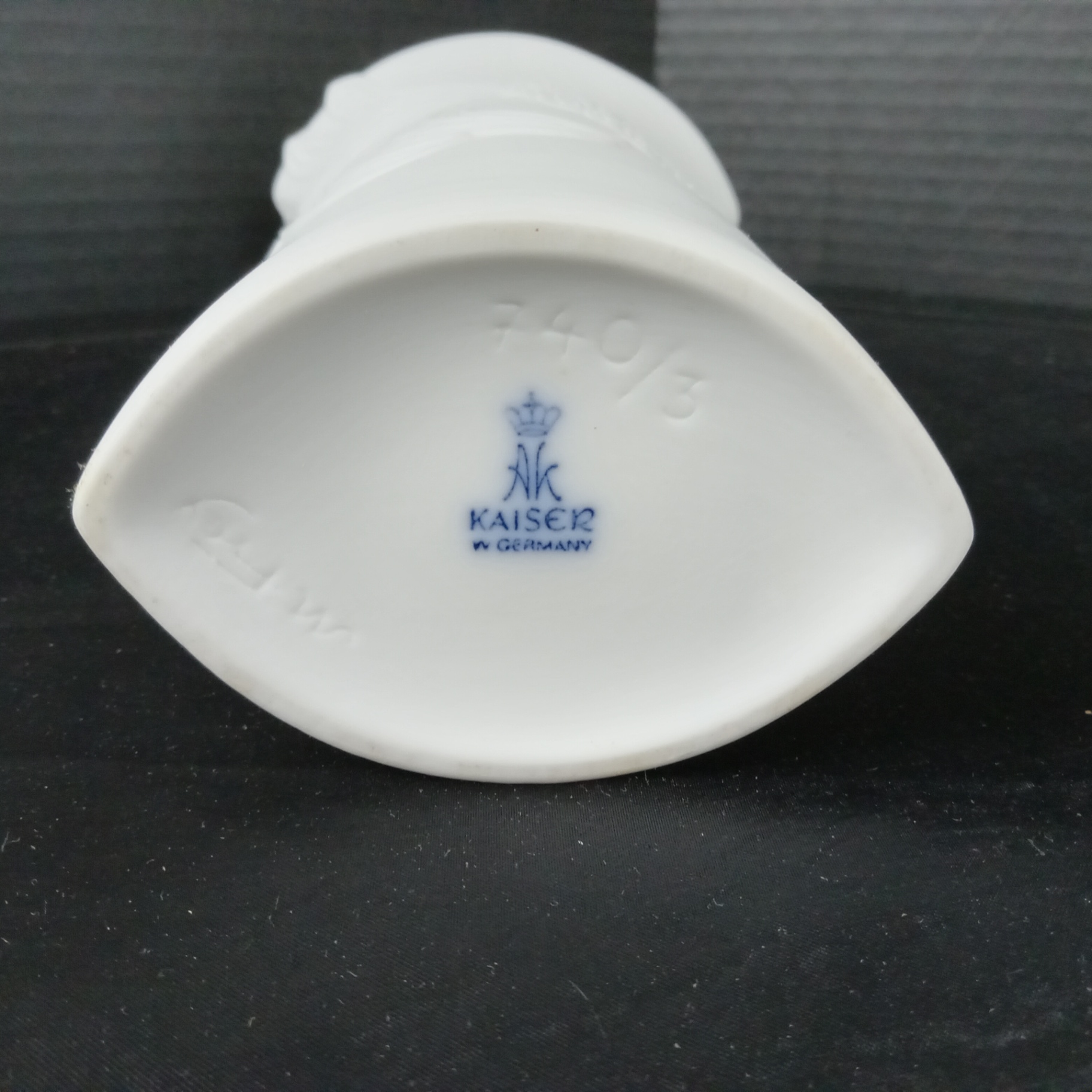 Kaiser Porzellan Bisque Vases - image 10 of 12