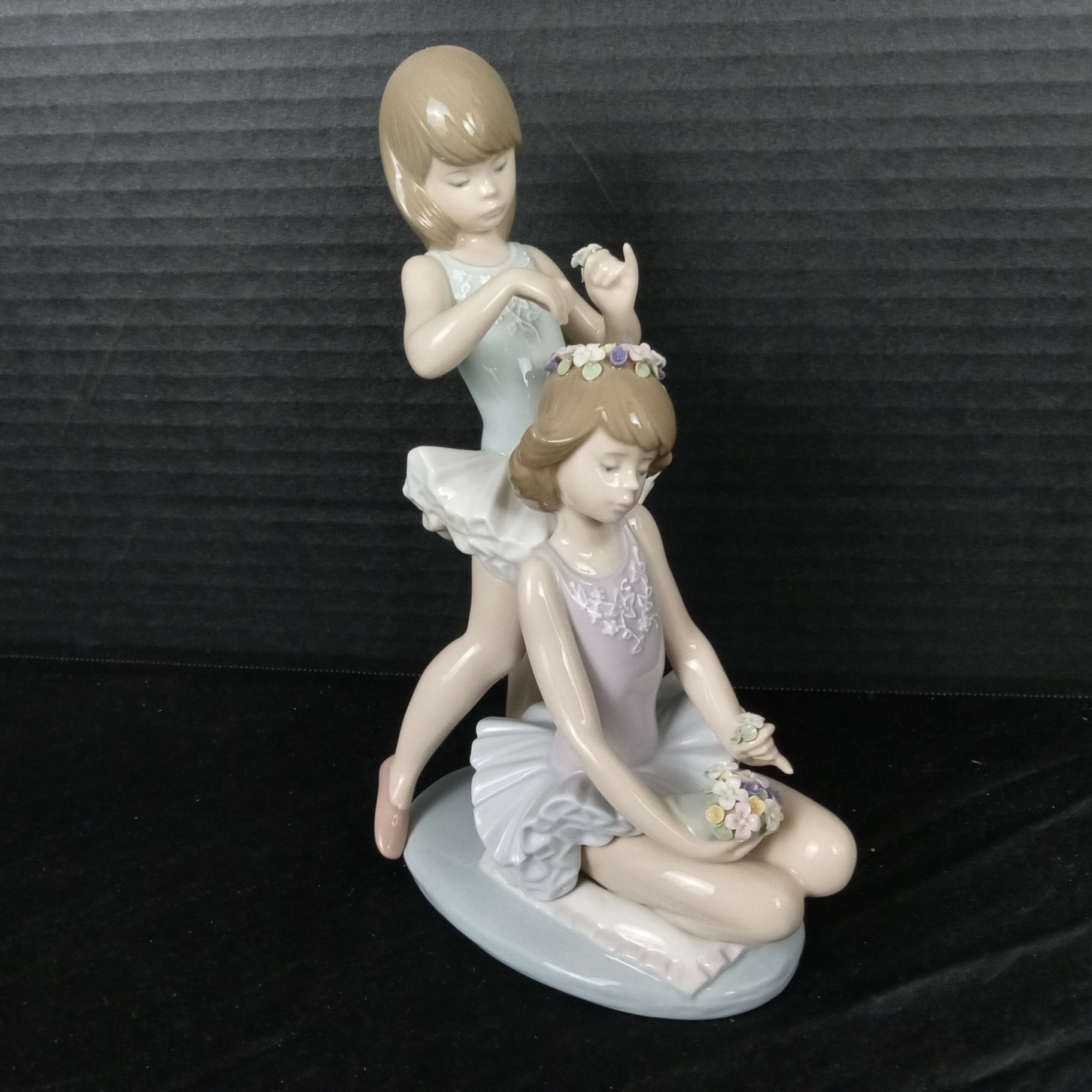Lladro Ballet Dancers w/Flowers Figurine - image 1 of 6
