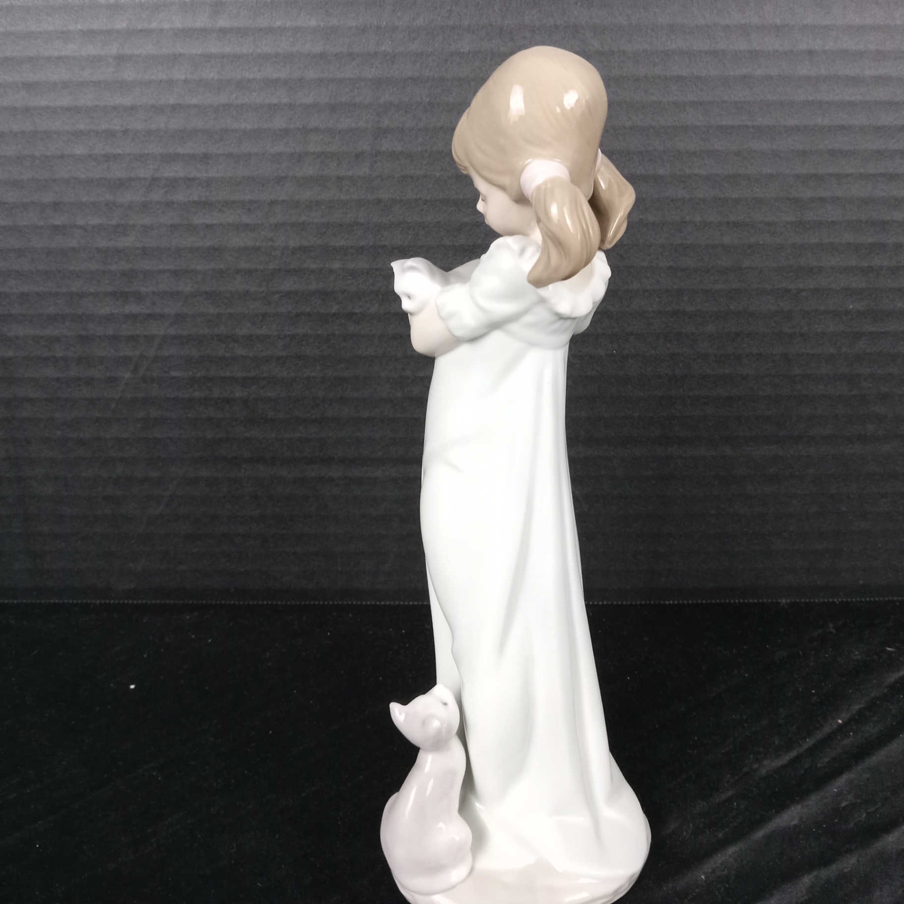 Lladro Girl w/Cat & Playful Kitten Figurines - image 8 of 12