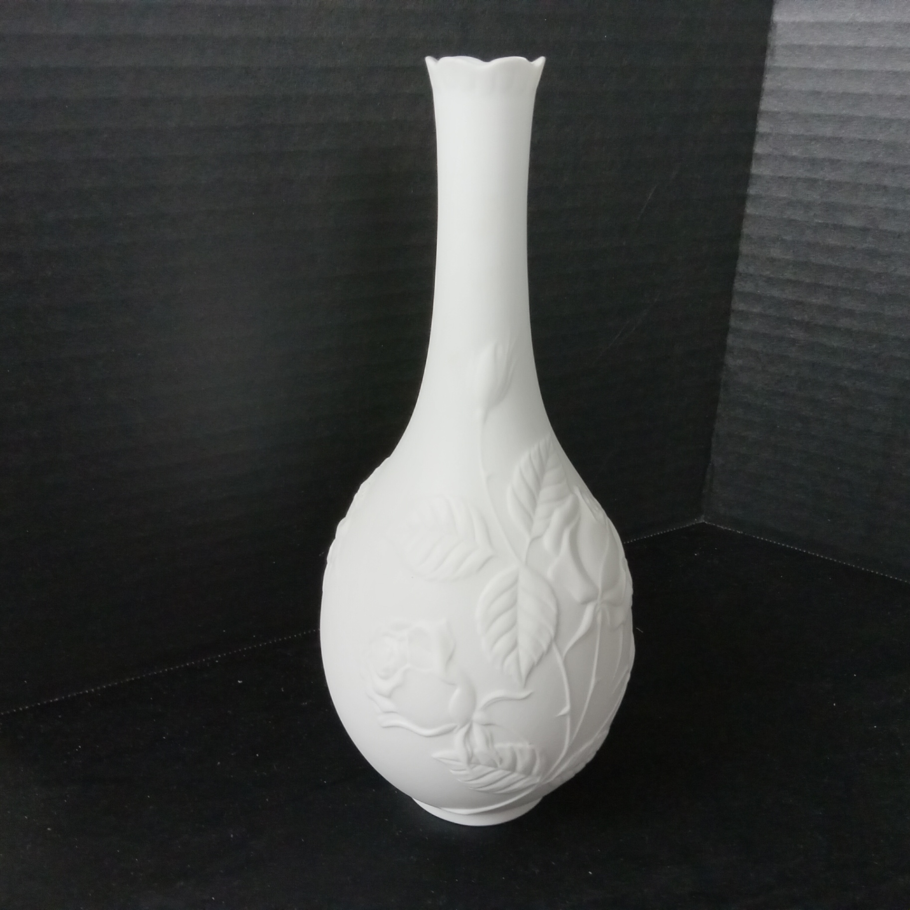 Kaiser Porzellan Vases - image 8 of 16
