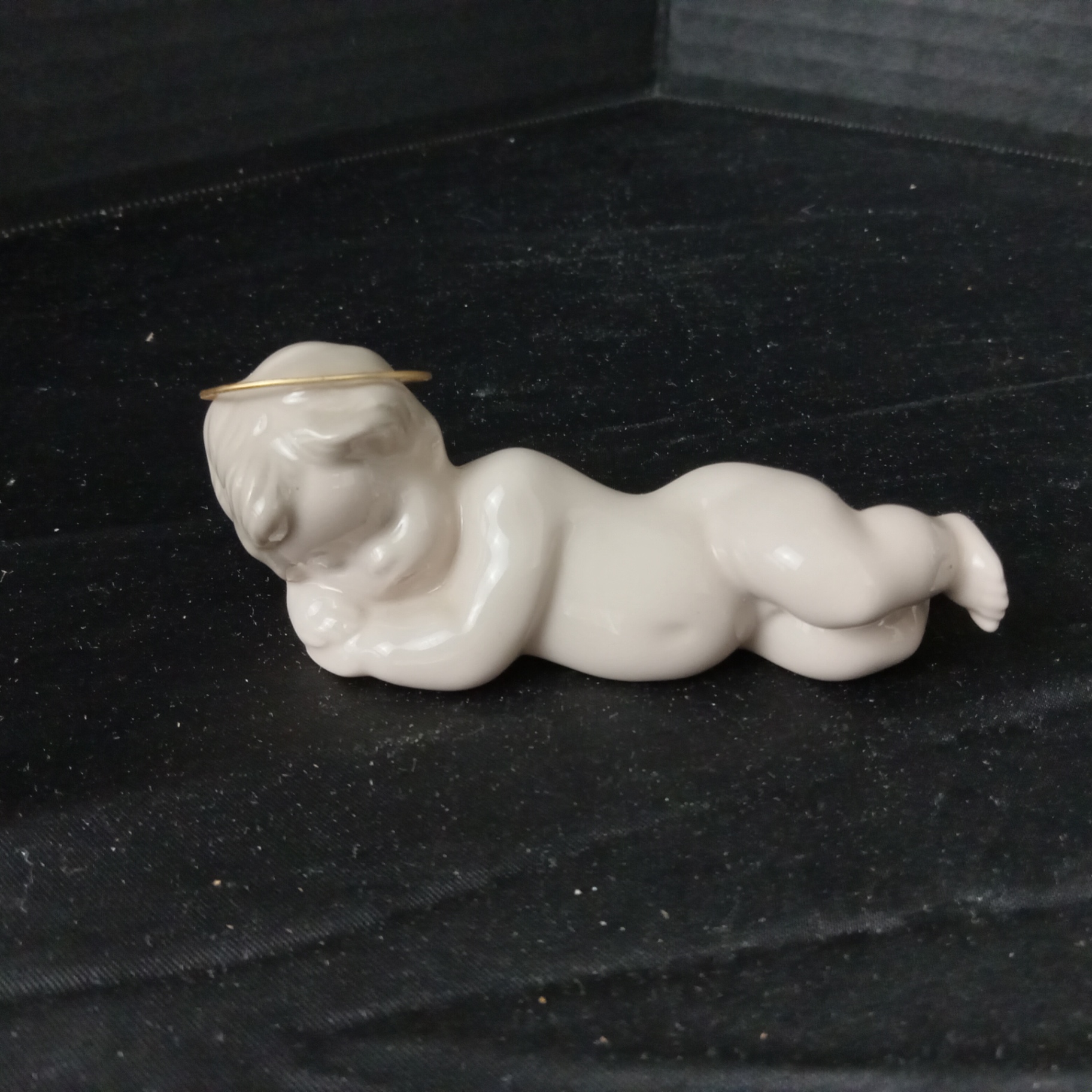 Lladro Nativity Figurines - image 2 of 12