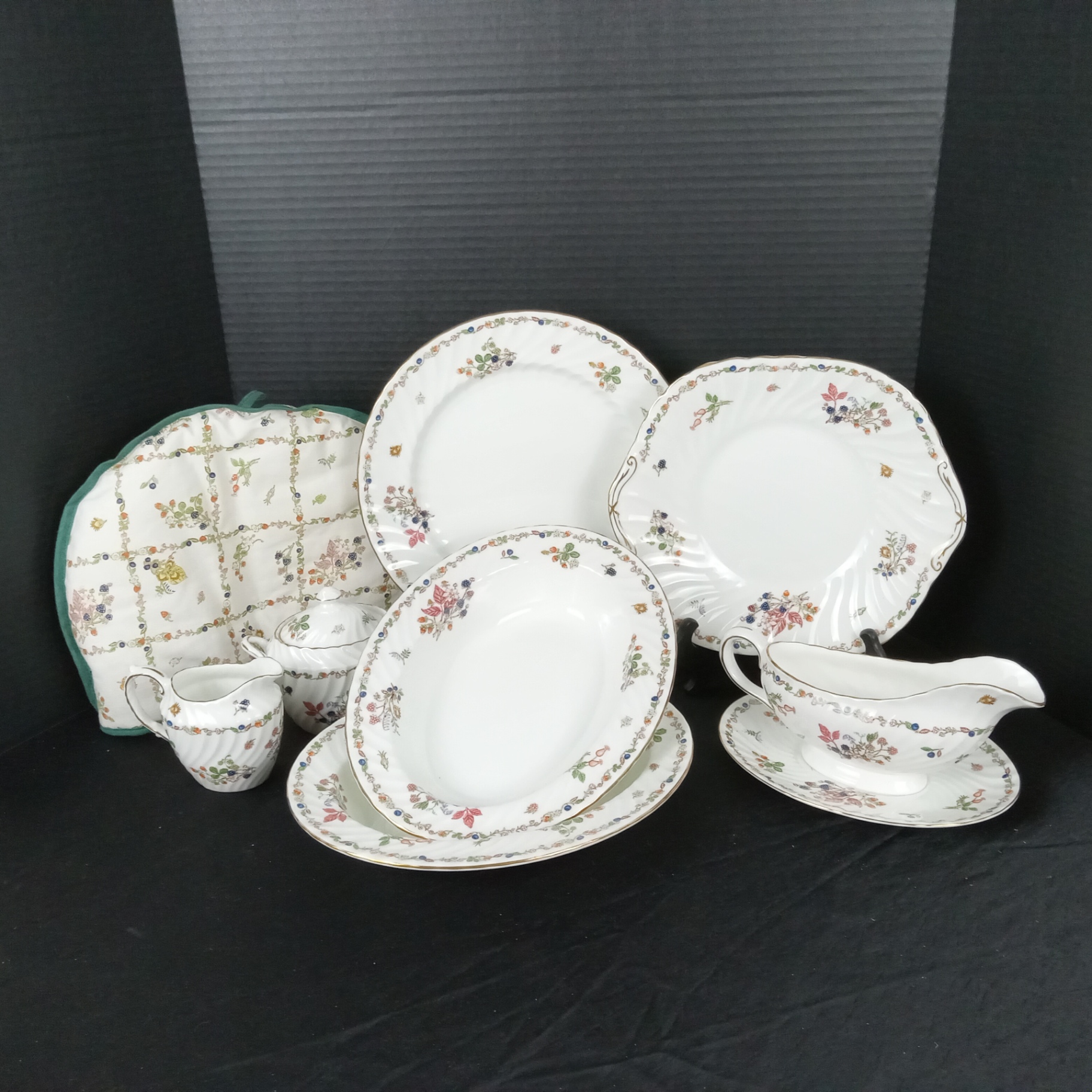 Aynsley China Somerset Blackberry Hostess Pieces - image 1 of 12