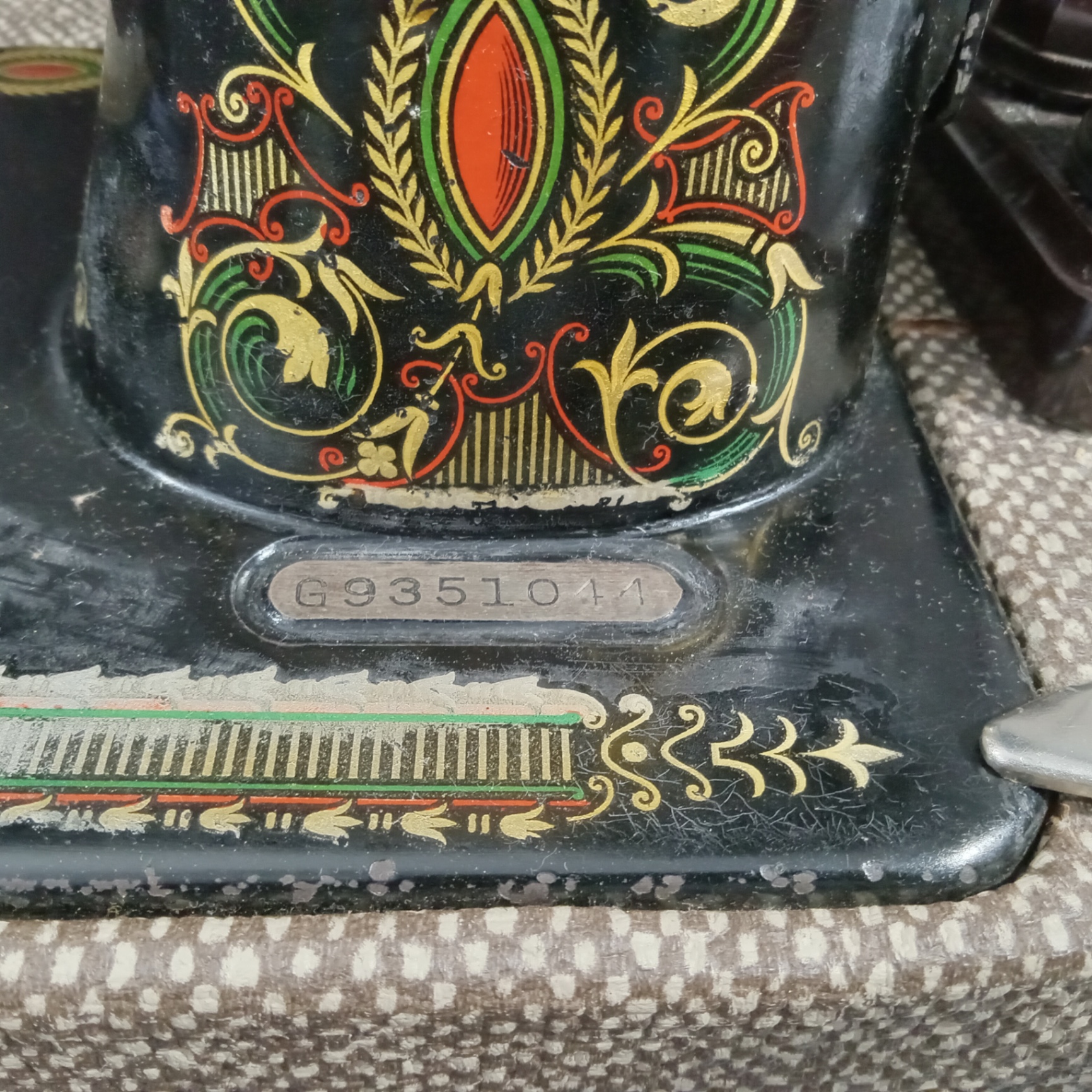 Antique Singer Sewing Machine - image 4 of 15