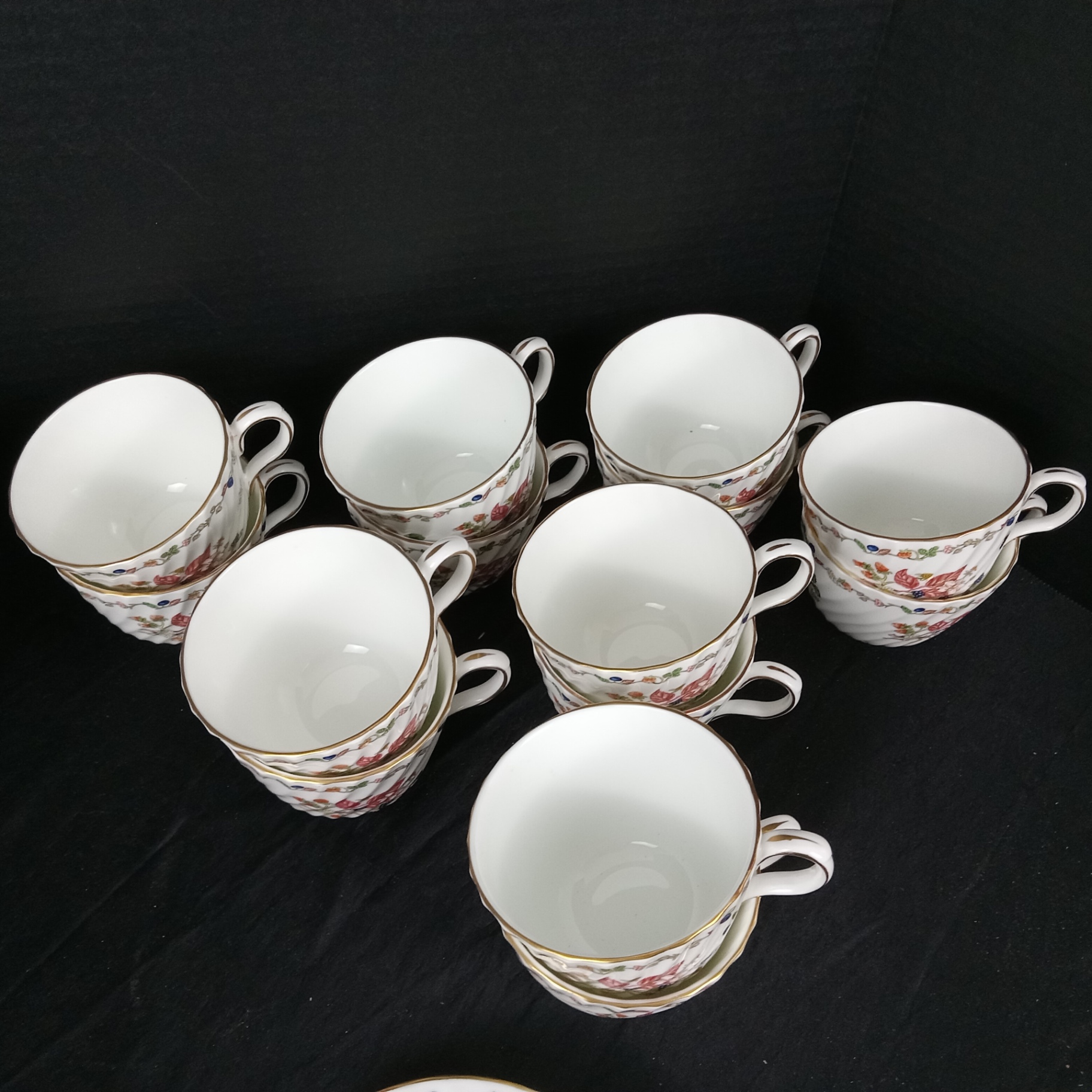 Aynsley China Somerset Blackberry Teacups / Saucers - image 6 of 6