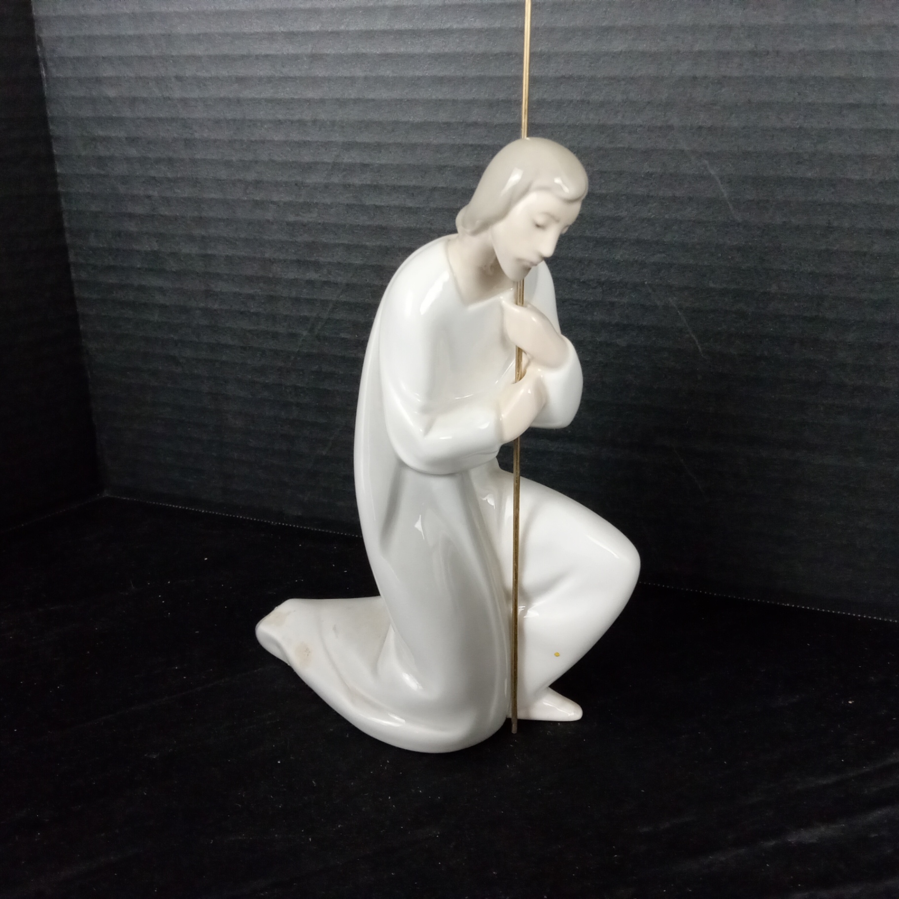 Lladro Nativity Figurines - image 9 of 12