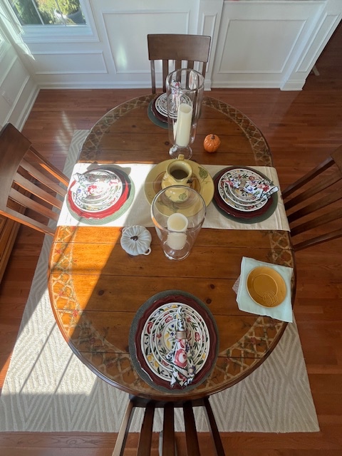 Country Style Dining Table & Chairs - image 3 of 4