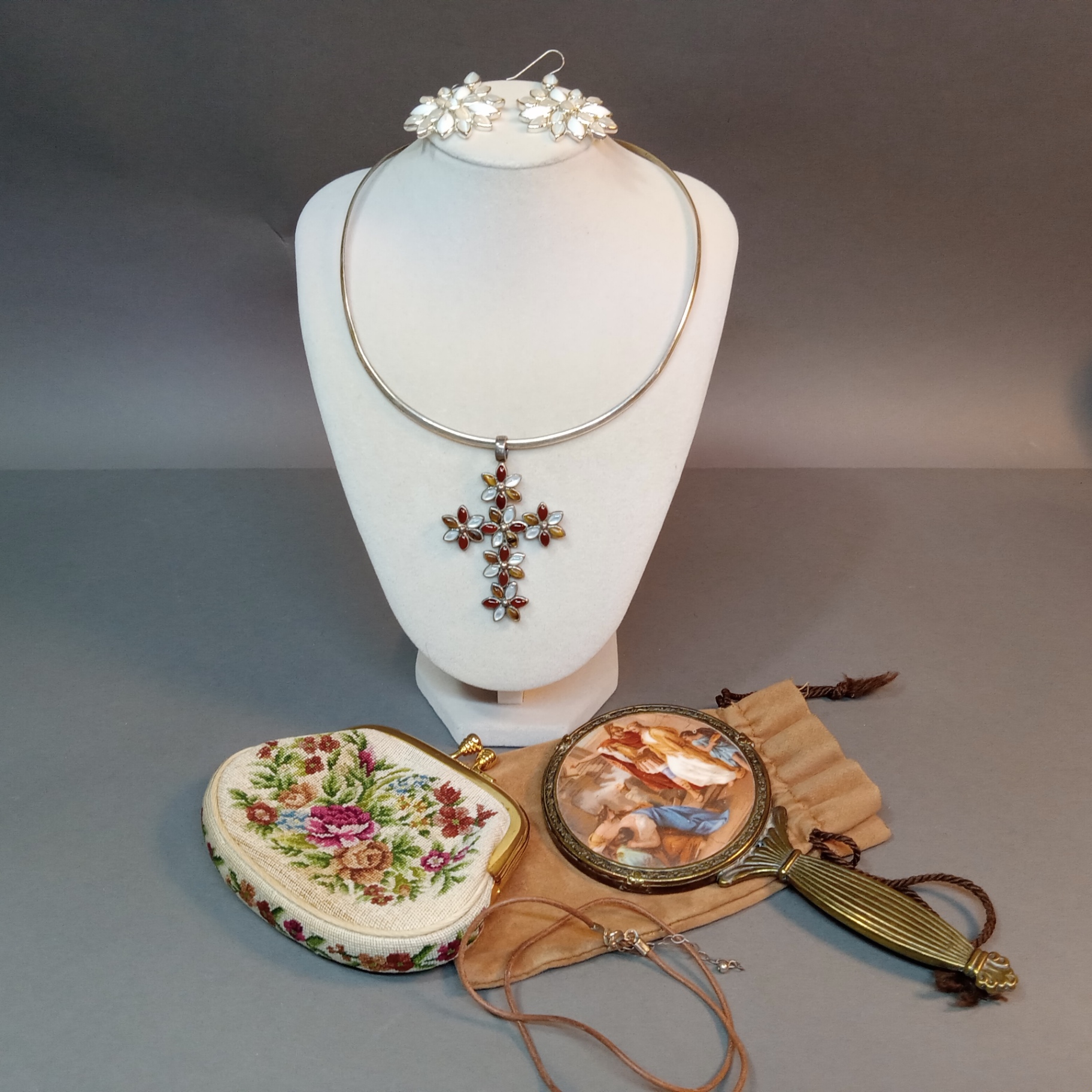 Bohemian Cross & More (STR 23.6dwt) - image 1 of 15