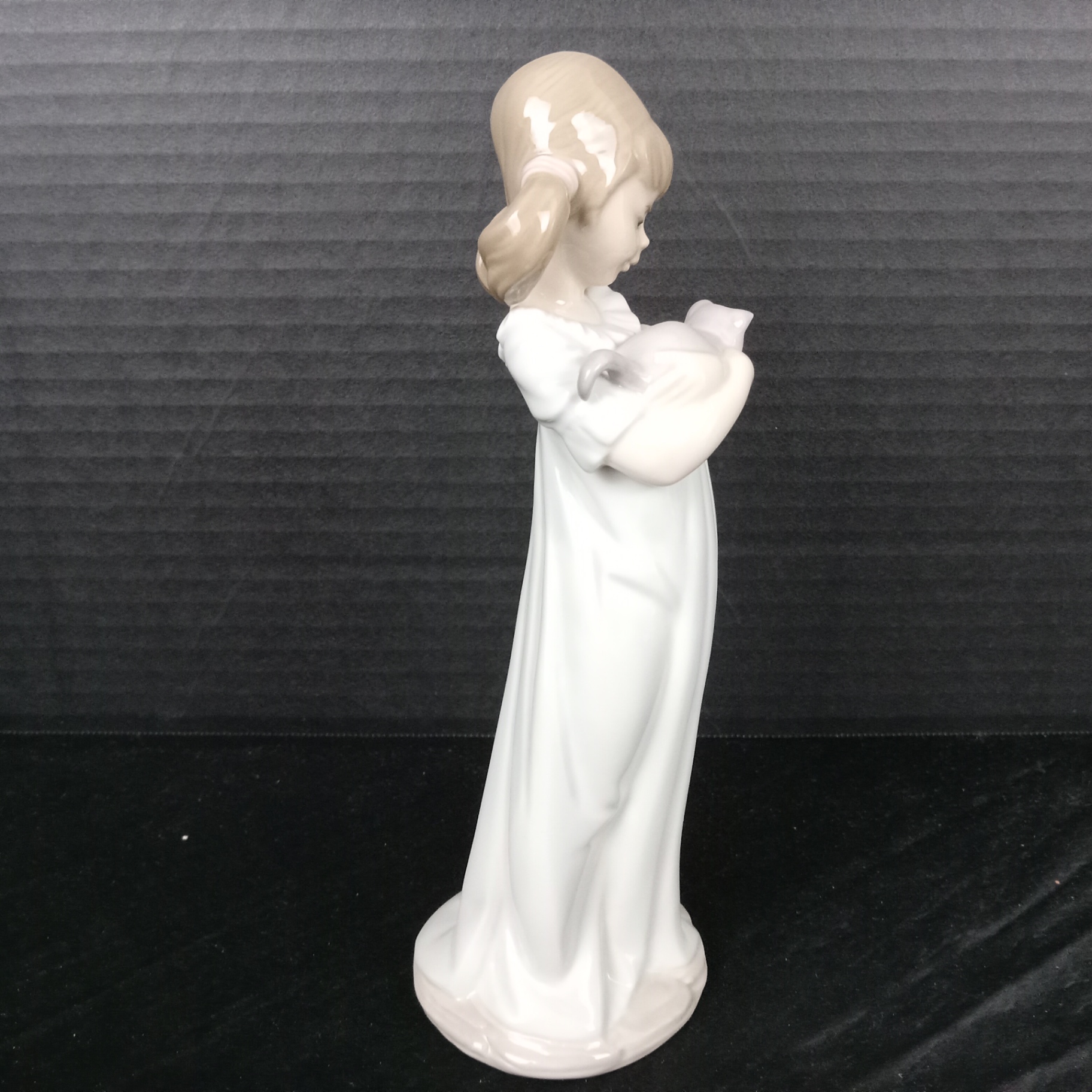 Lladro Girl w/Cat & Playful Kitten Figurines - image 7 of 12