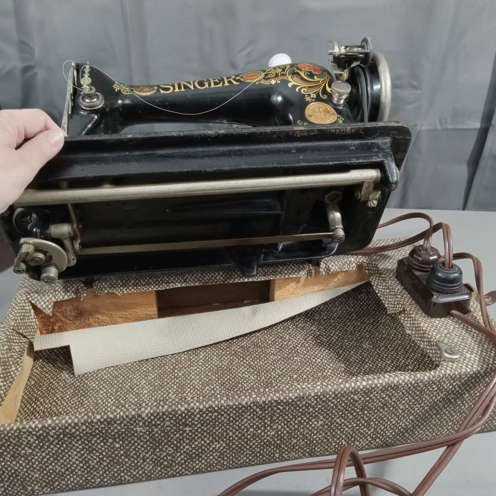 Antique Singer Sewing Machine - image 9 of 15