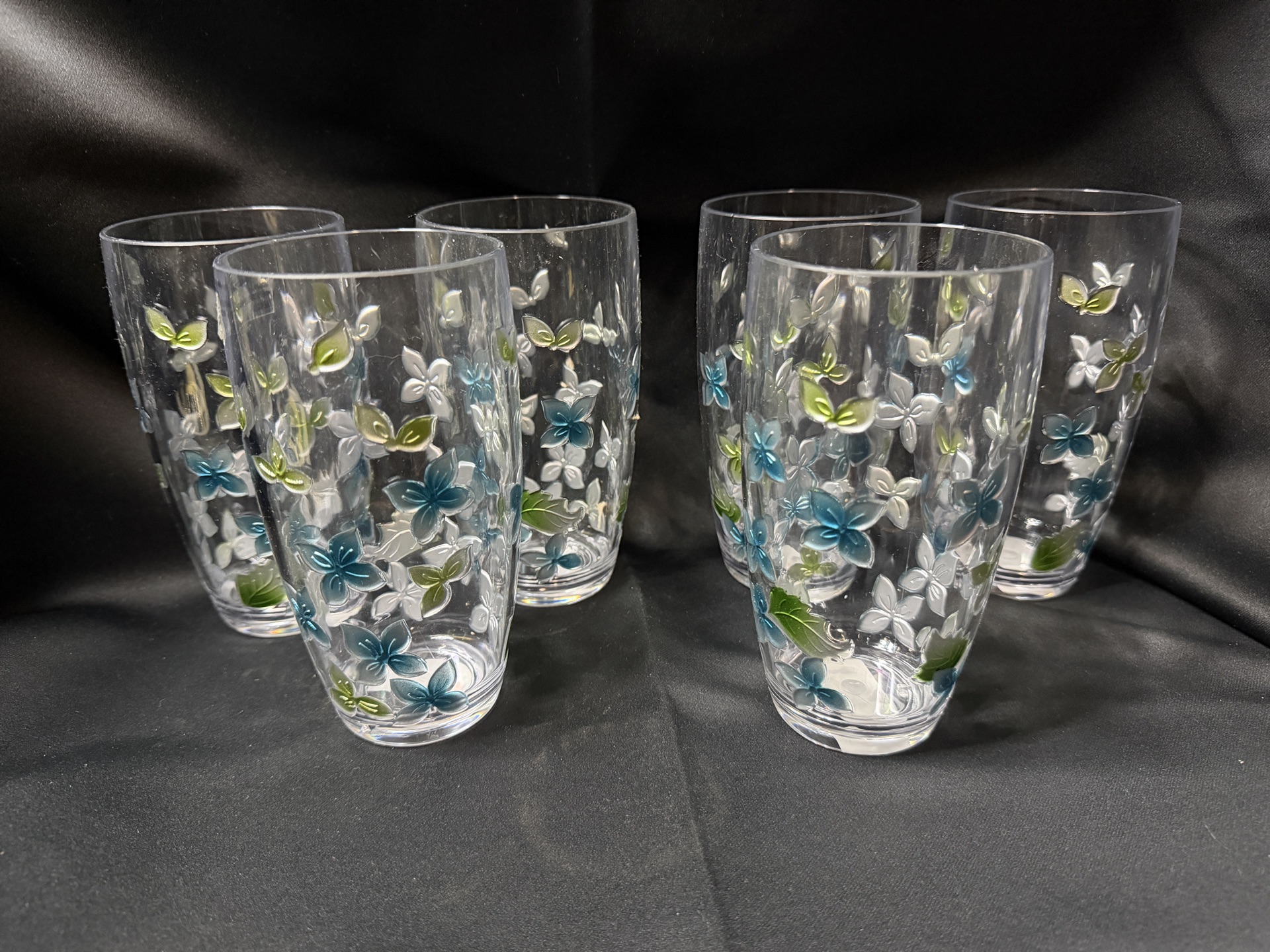 6 pc - decorative plastic drinking tumblers - image 1 of 3