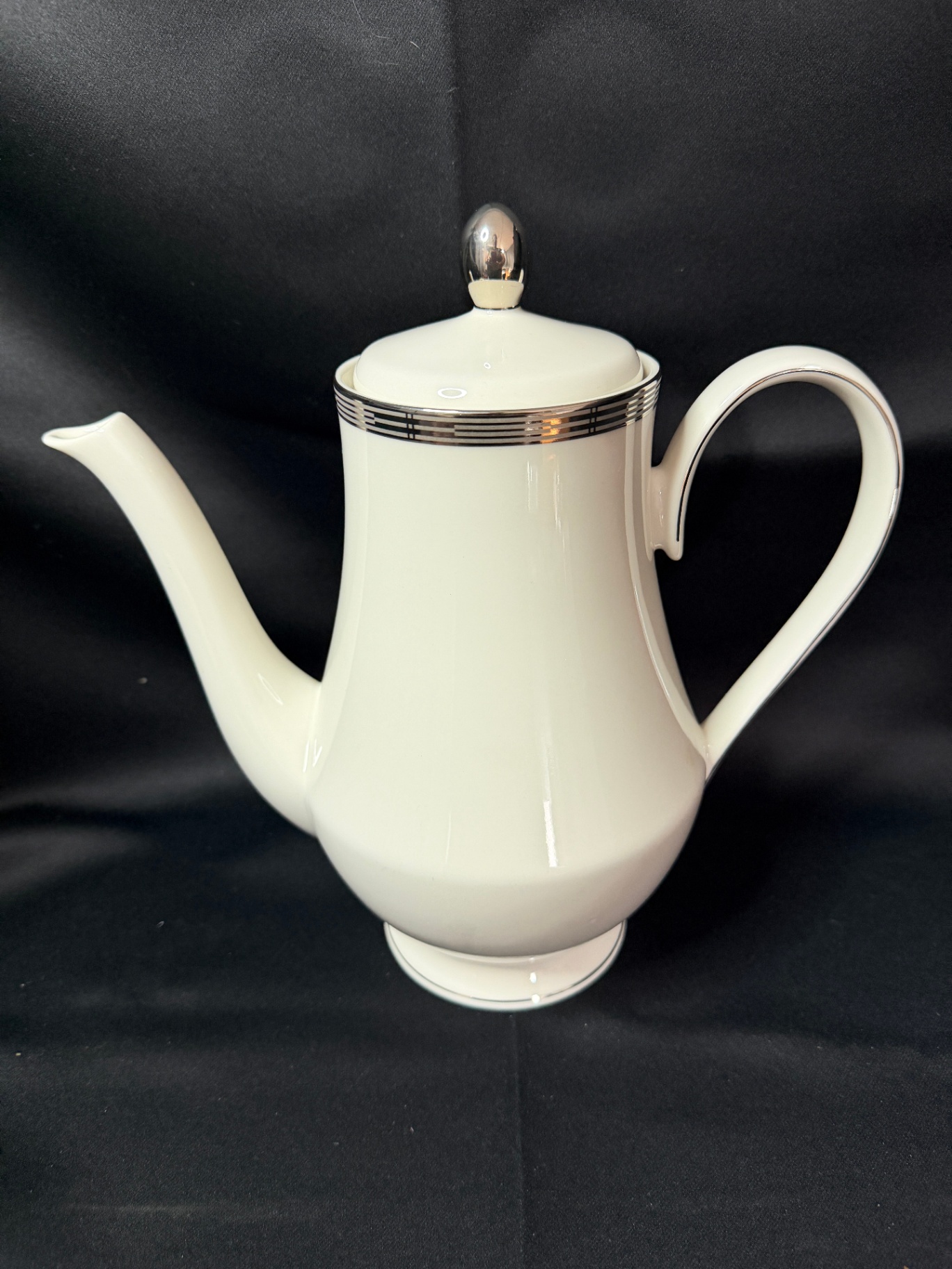 Charter Club Classics Bridgeton pattern 5-cup coffee pot with a lid and platinum rim. - image 1 of 5