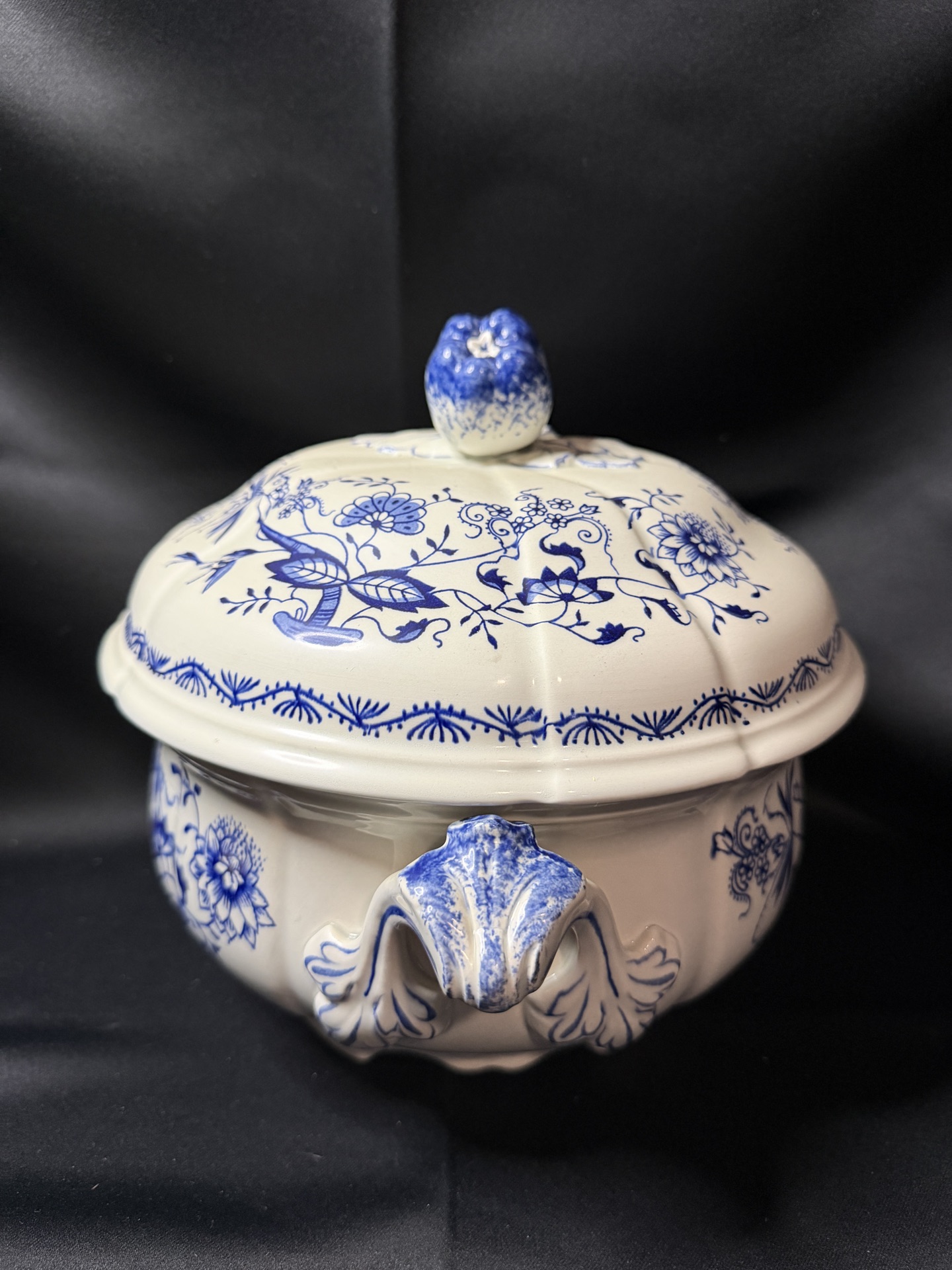 Louis XV-style earthenware terrine - image 2 of 8
